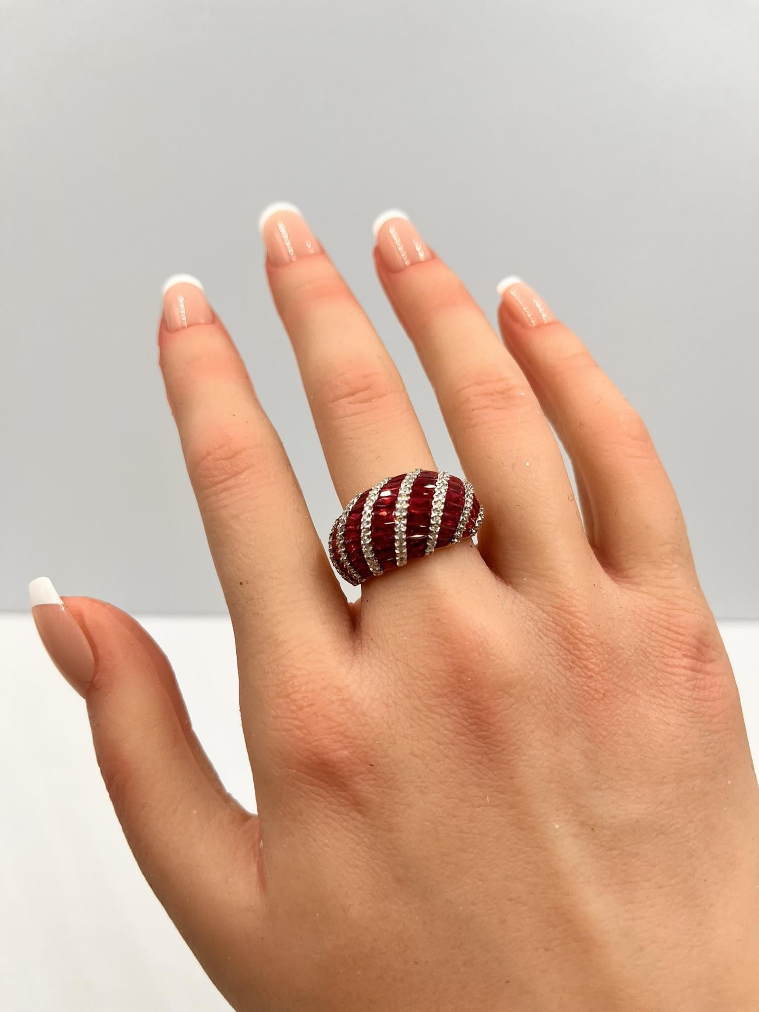 Bague ancienne en or 18K de 5,63 carats de rubis et de diamants en vente 7