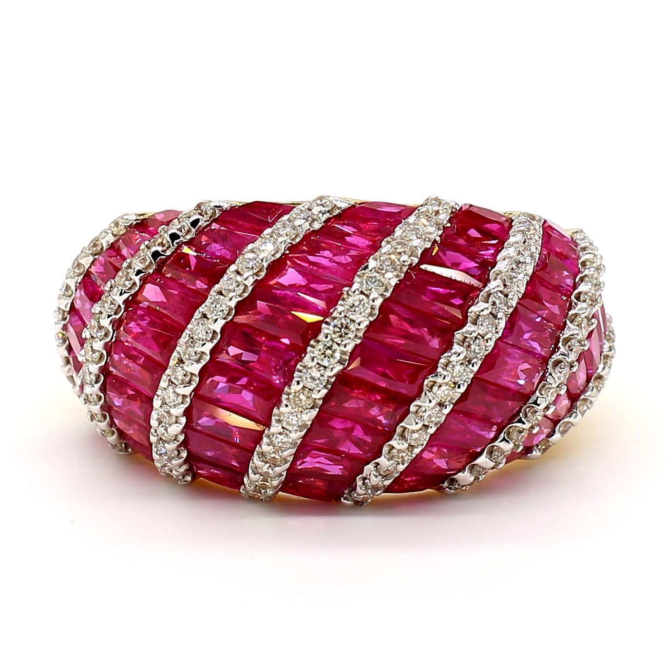 Taille baguette Bague ancienne en or 18K de 5,63 carats de rubis et de diamants en vente