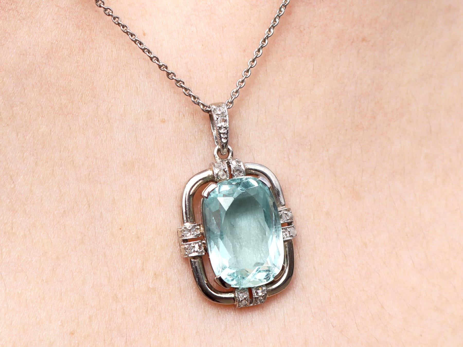 Pendentif ancien en aigue-marine de 5,74 carats, diamant de 0,18 carat et platine Circa 1915 en vente 5