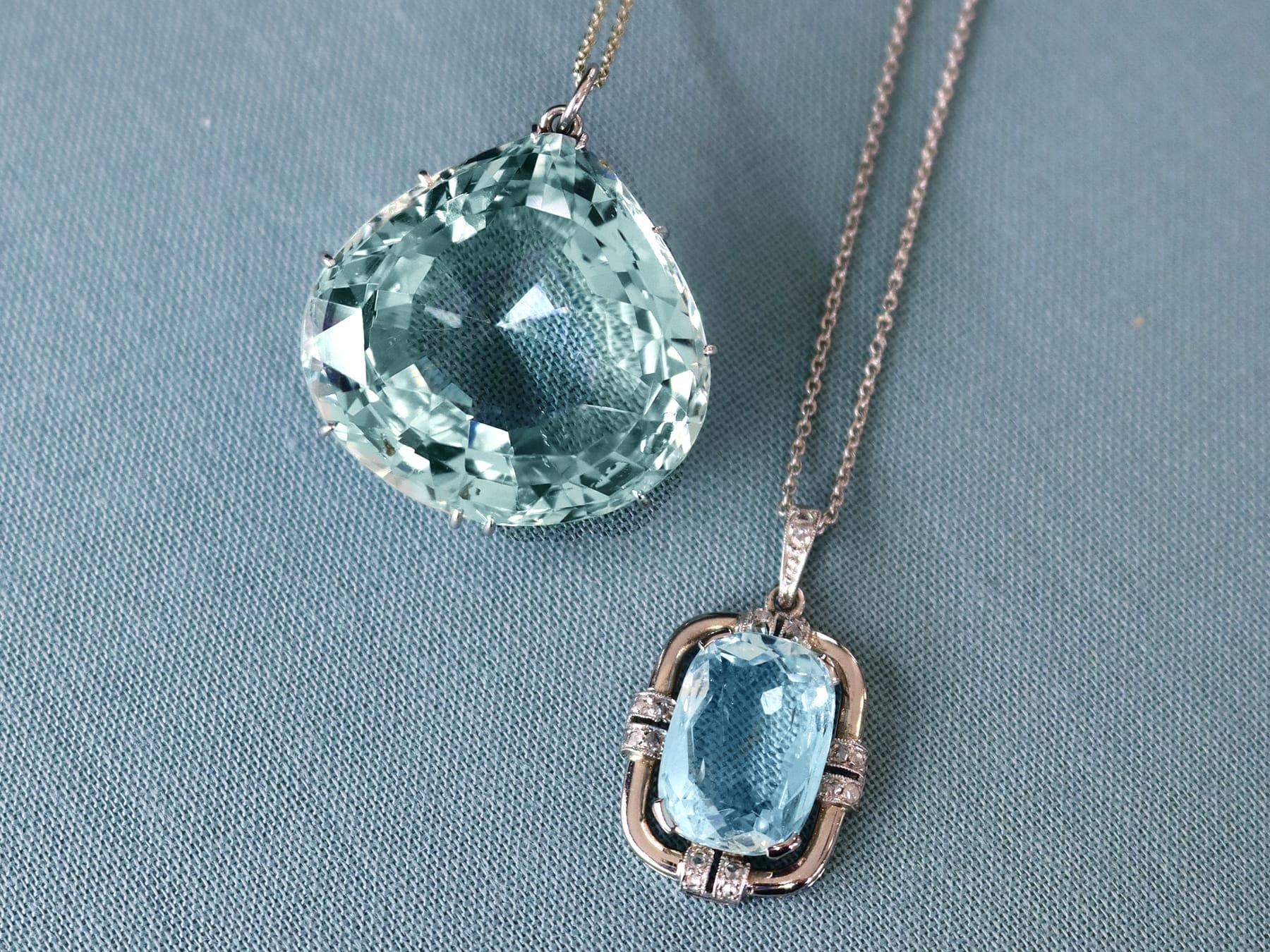 Taille coussin Pendentif ancien en aigue-marine de 5,74 carats, diamant de 0,18 carat et platine Circa 1915 en vente