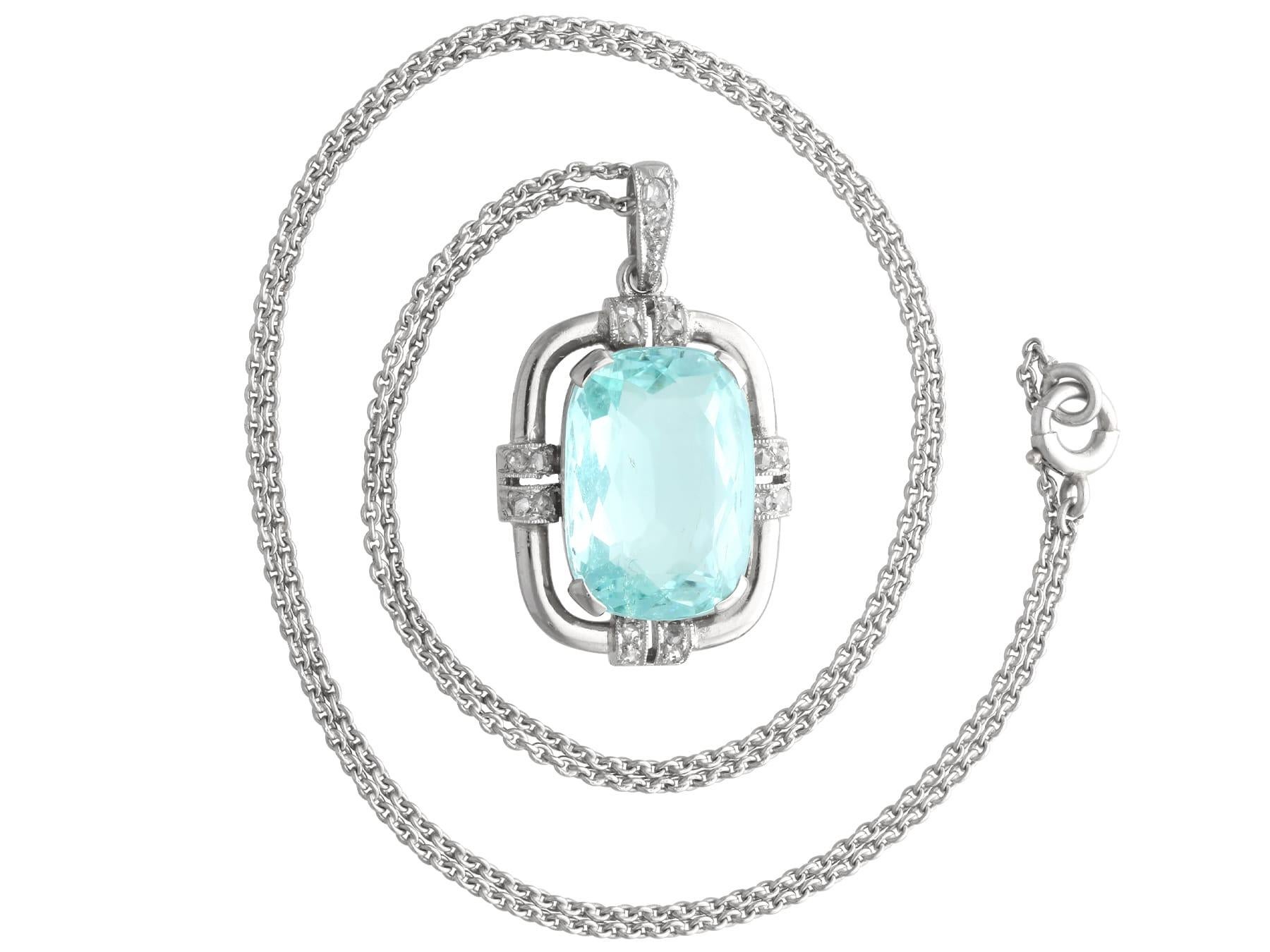 Pendentif ancien en aigue-marine de 5,74 carats, diamant de 0,18 carat et platine Circa 1915 Excellent état - En vente à Jesmond, Newcastle Upon Tyne