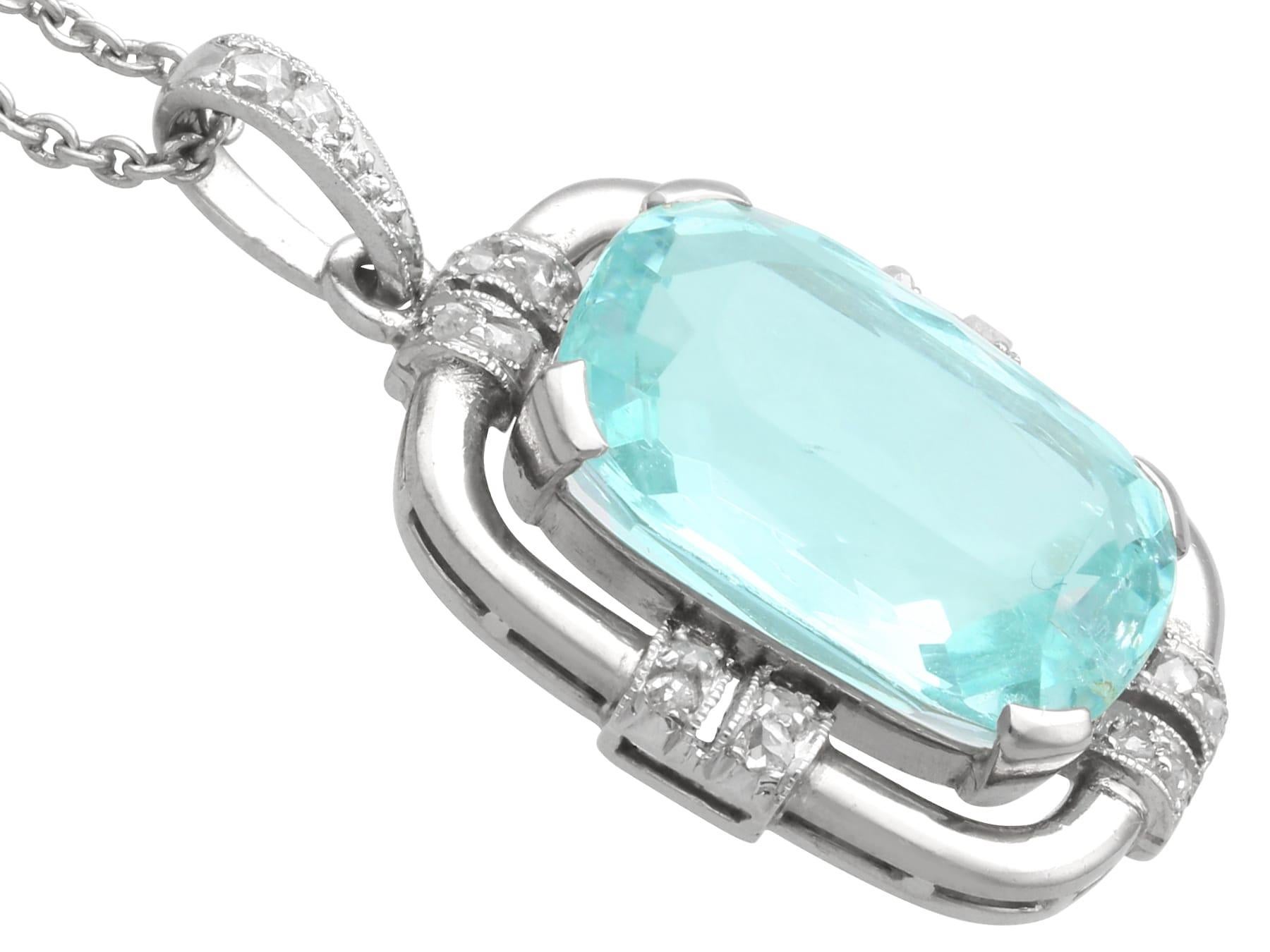 Pendentif ancien en aigue-marine de 5,74 carats, diamant de 0,18 carat et platine Circa 1915 Unisexe en vente