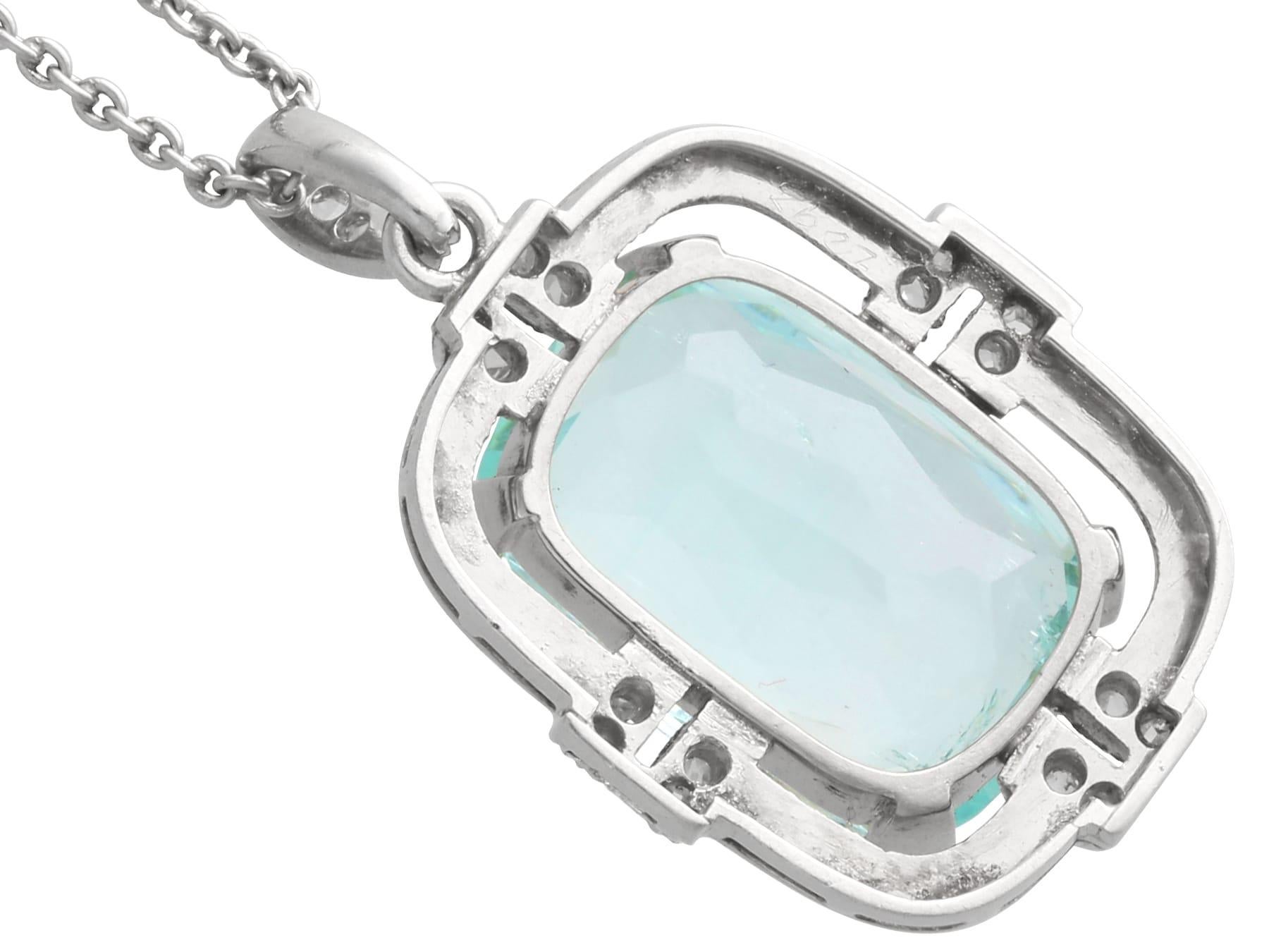 Pendentif ancien en aigue-marine de 5,74 carats, diamant de 0,18 carat et platine Circa 1915 en vente 1