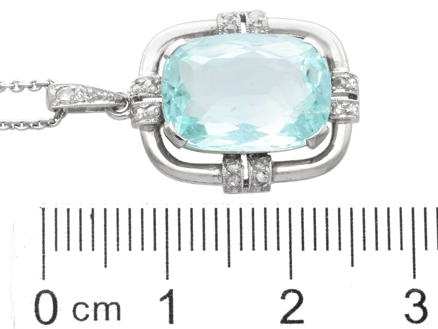Pendentif ancien en aigue-marine de 5,74 carats, diamant de 0,18 carat et platine Circa 1915 en vente 2