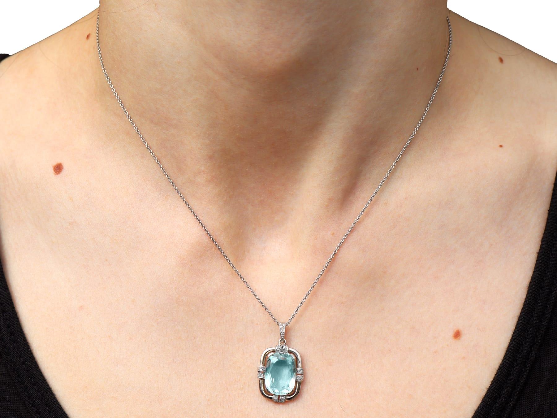 Pendentif ancien en aigue-marine de 5,74 carats, diamant de 0,18 carat et platine Circa 1915 en vente 4