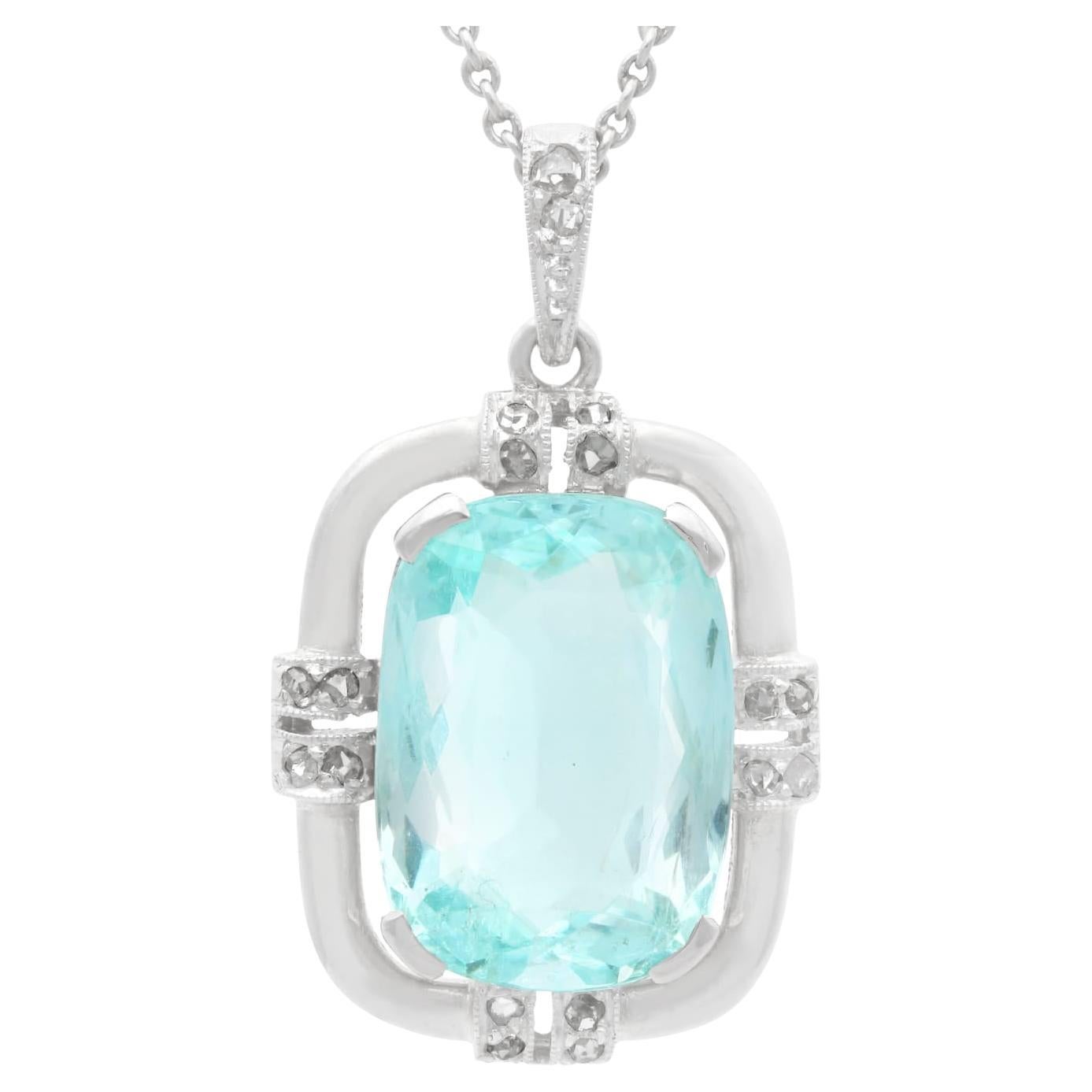 Pendentif ancien en aigue-marine de 5,74 carats, diamant de 0,18 carat et platine Circa 1915