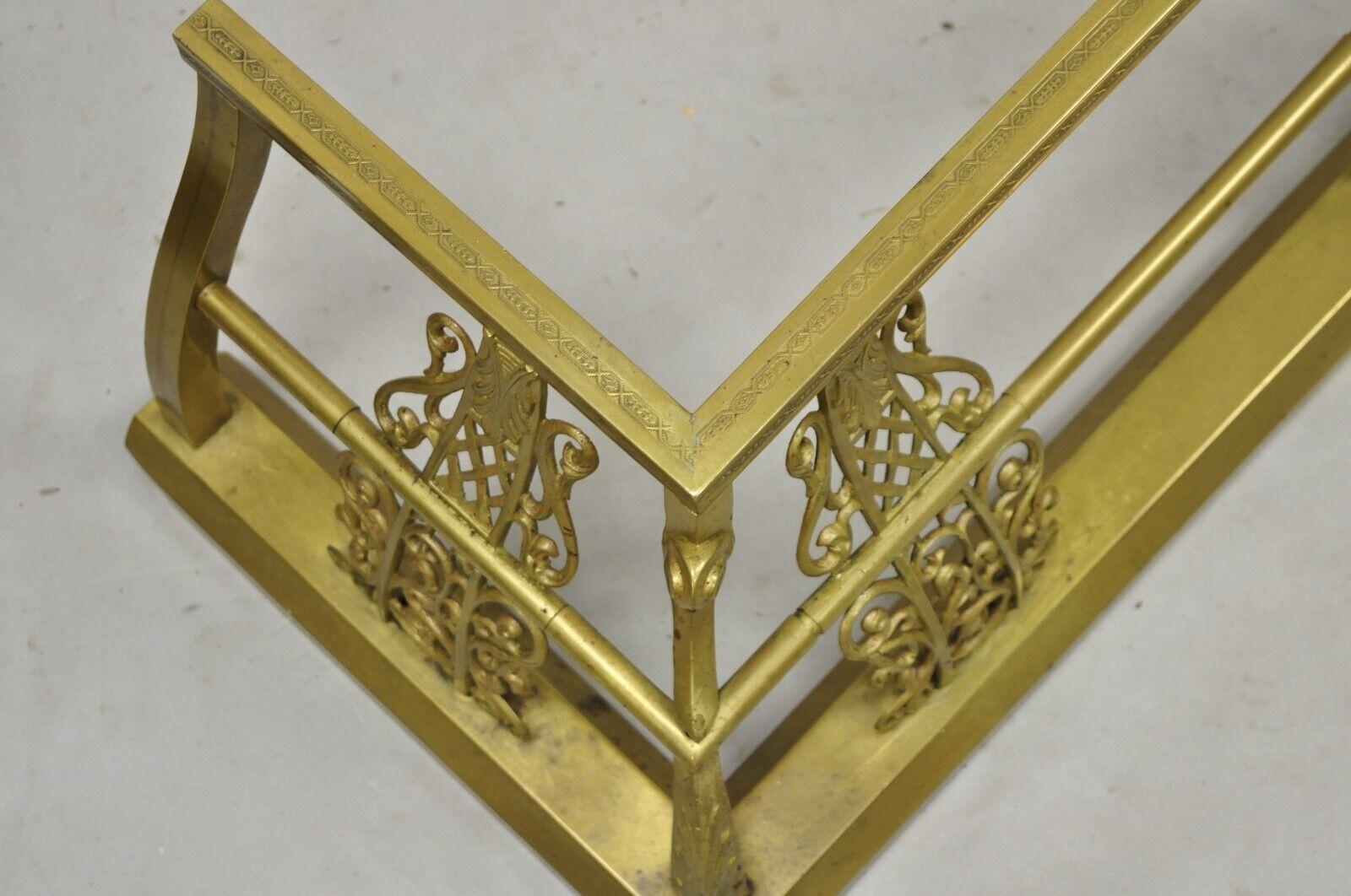 Antique Victorian Brass Scroll Accented Fireplace Hearth Fender Surround In Good Condition For Sale In Philadelphia, PA