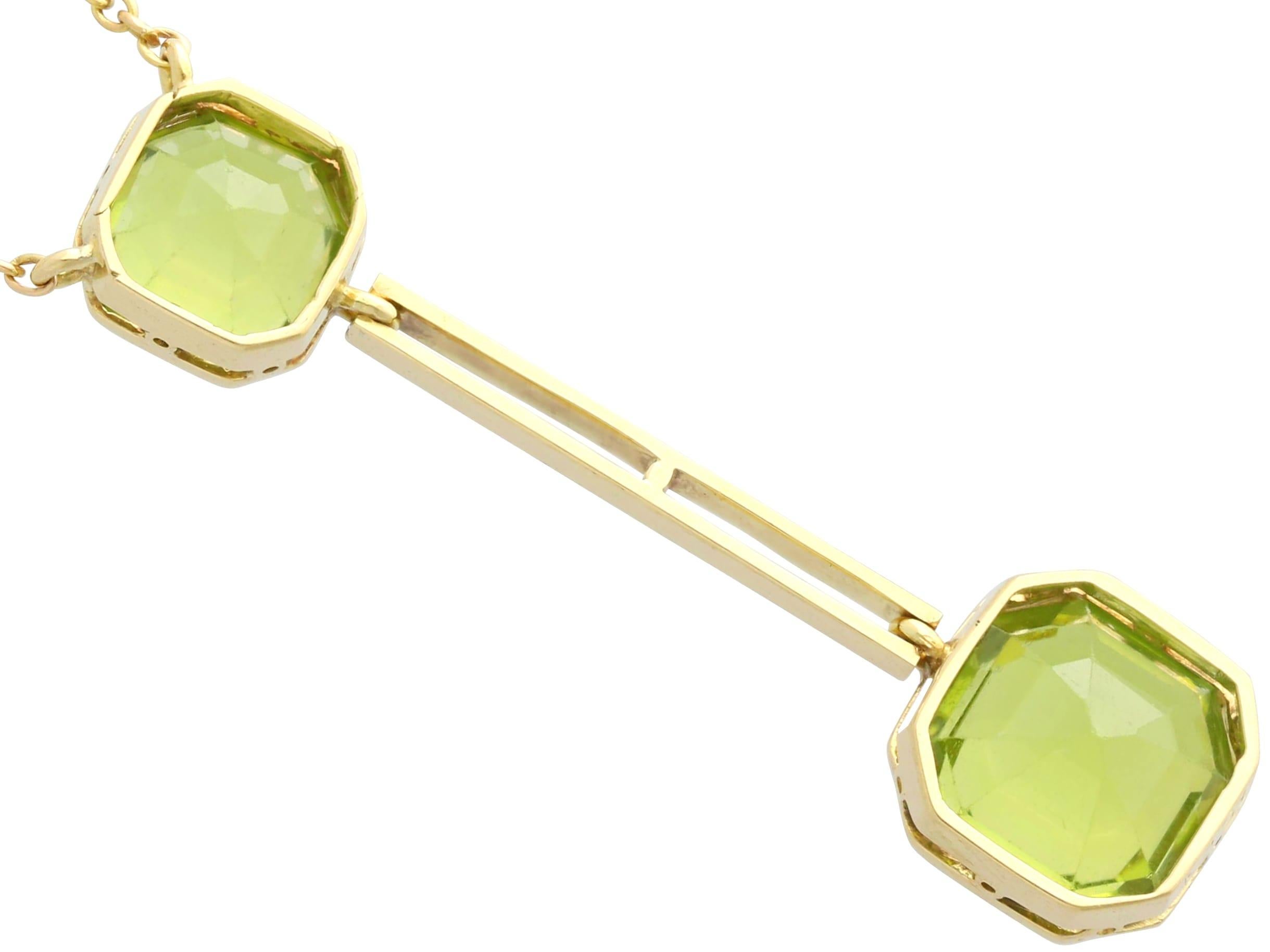 Women's or Men's Antique 5.97 Carat Peridot and Yellow Gold Pendant For Sale