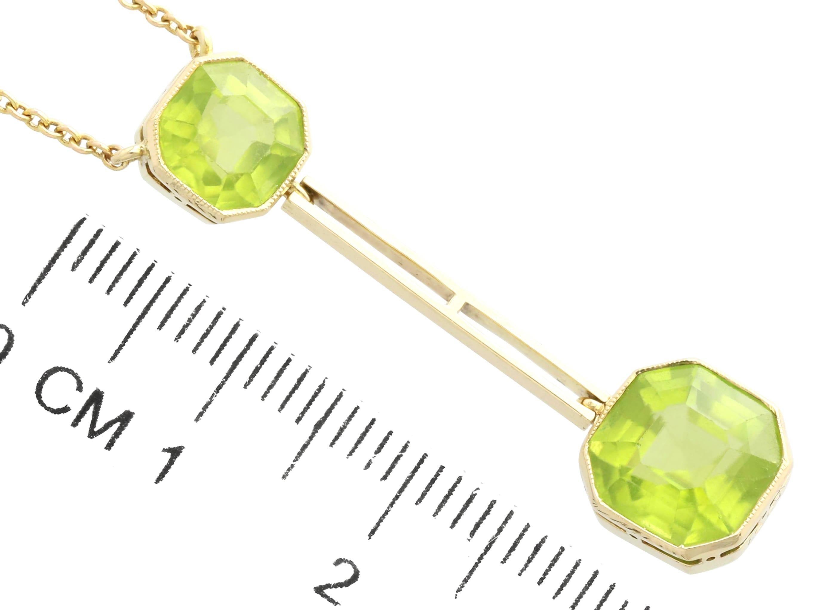 Antique 5.97 Carat Peridot and Yellow Gold Pendant For Sale 1