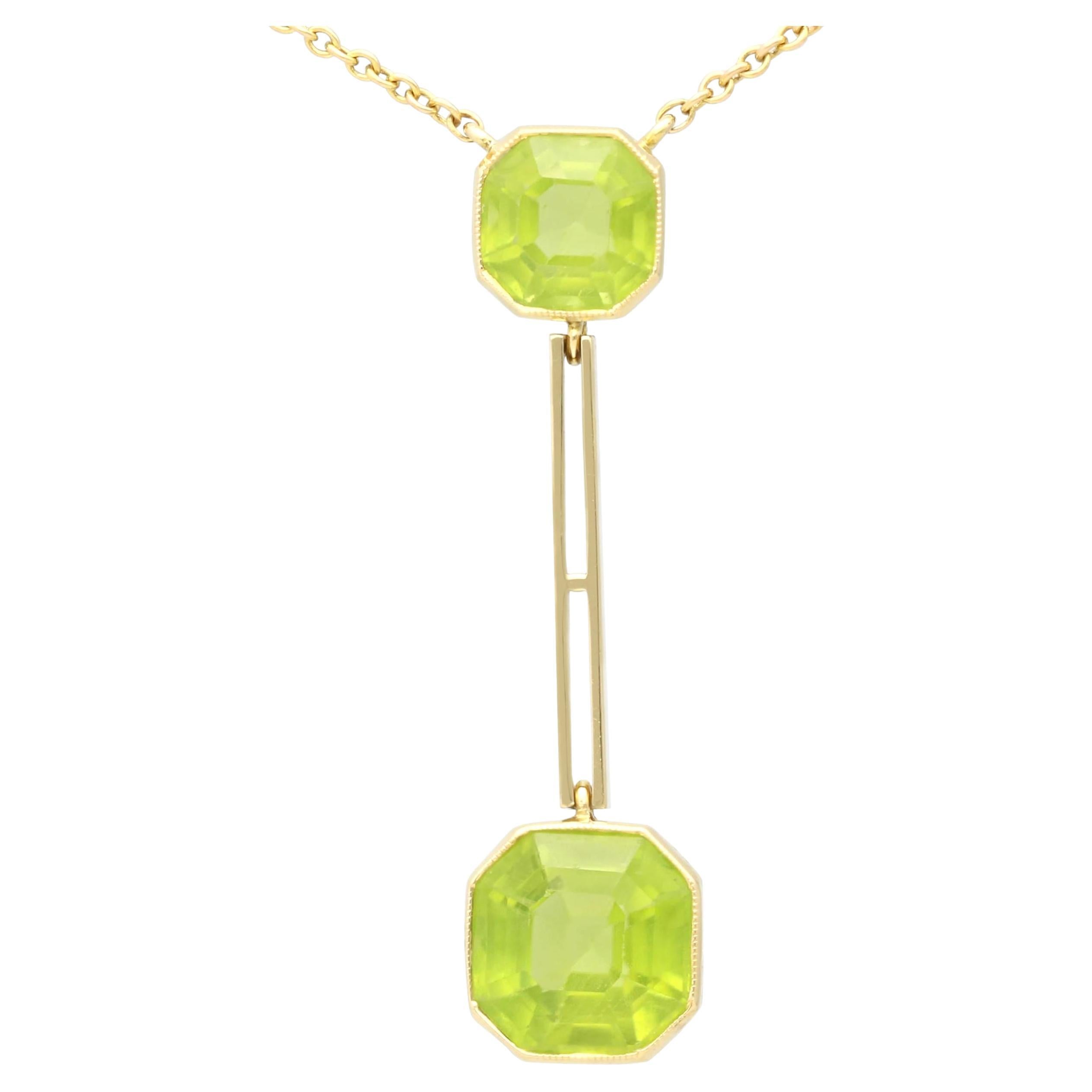 Antique 5.97 Carat Peridot and Yellow Gold Pendant For Sale