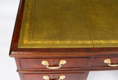 Bureau à piédestaux ancien en acajou de style George III du 19ème siècle