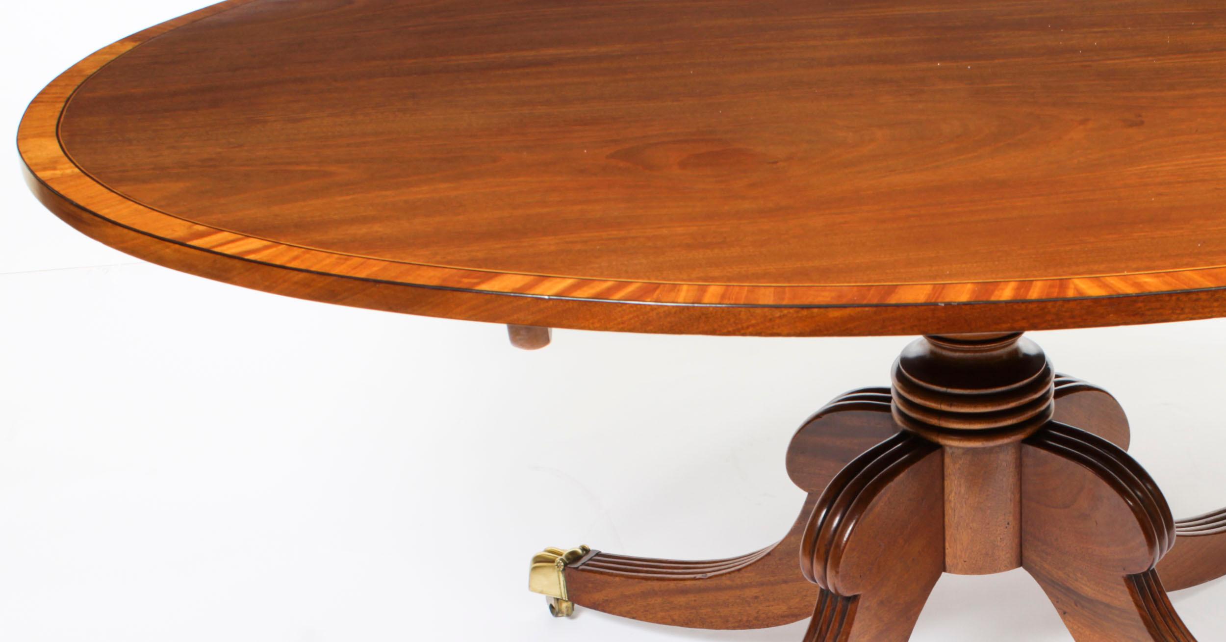 Early 19th Century Antique Oval Regency Flame Mahogany Dining Table 19th C For Sale