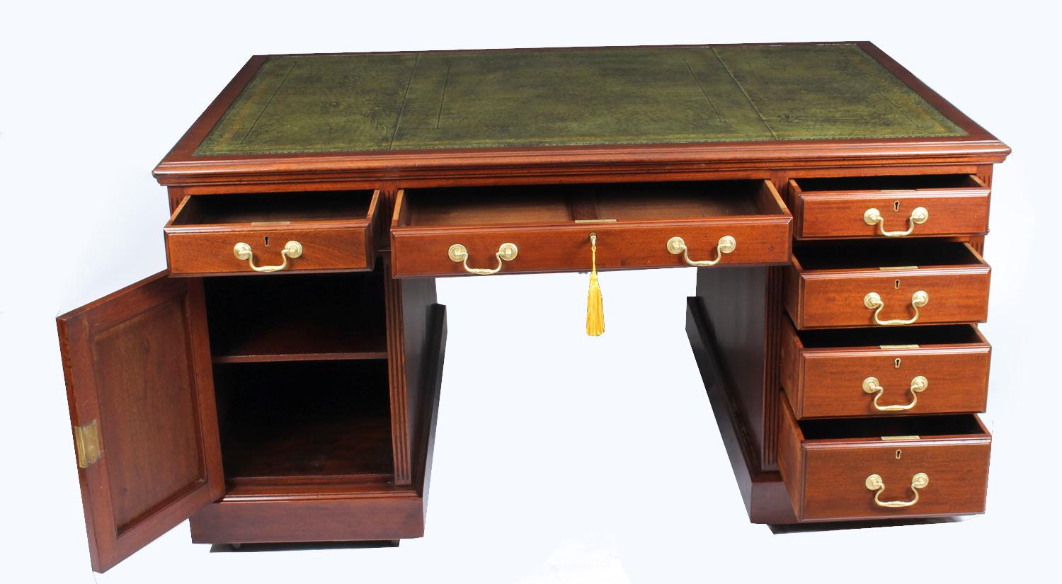 Antique Victorian Mahogany Partners Pedestal Desk, 19th Century For Sale 1
