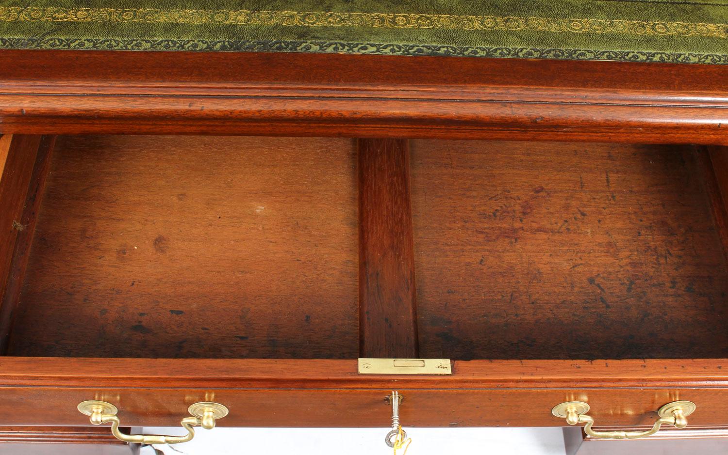 Bureau à piédestaux victorien ancien en acajou, XIXe siècle en vente 7