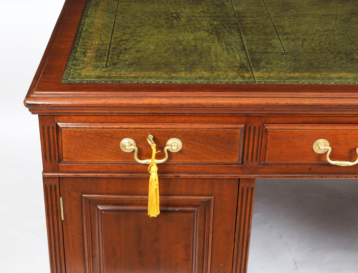 Antique Victorian Mahogany Partners Pedestal Desk, 19th Century For Sale 6