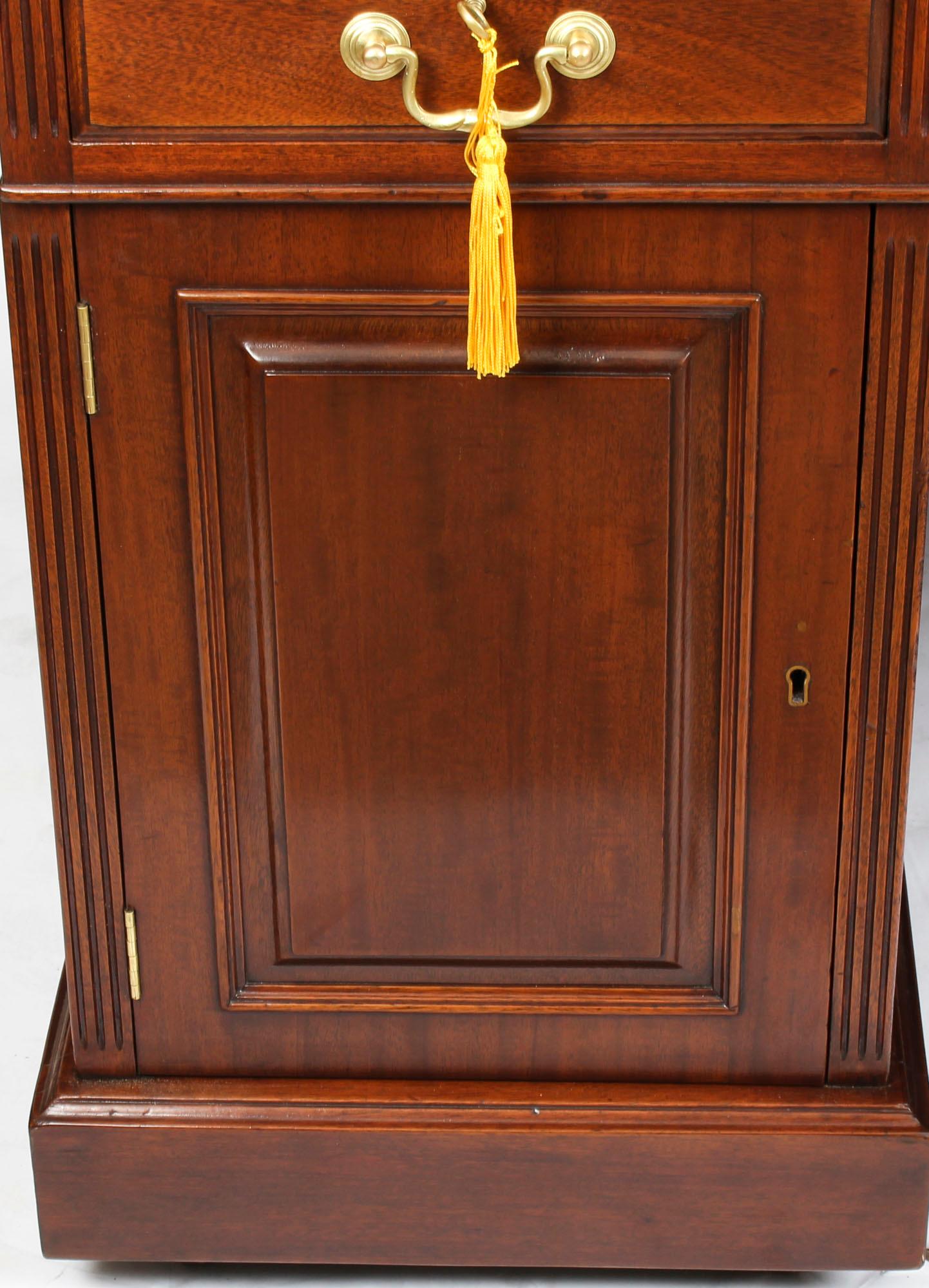 Bureau à piédestaux victorien ancien en acajou, XIXe siècle en vente 9