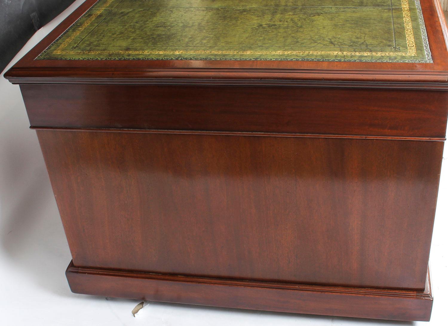 Antiker viktorianischer Partner-Schreibtisch aus Mahagoni, 19. Jahrhundert im Angebot 9