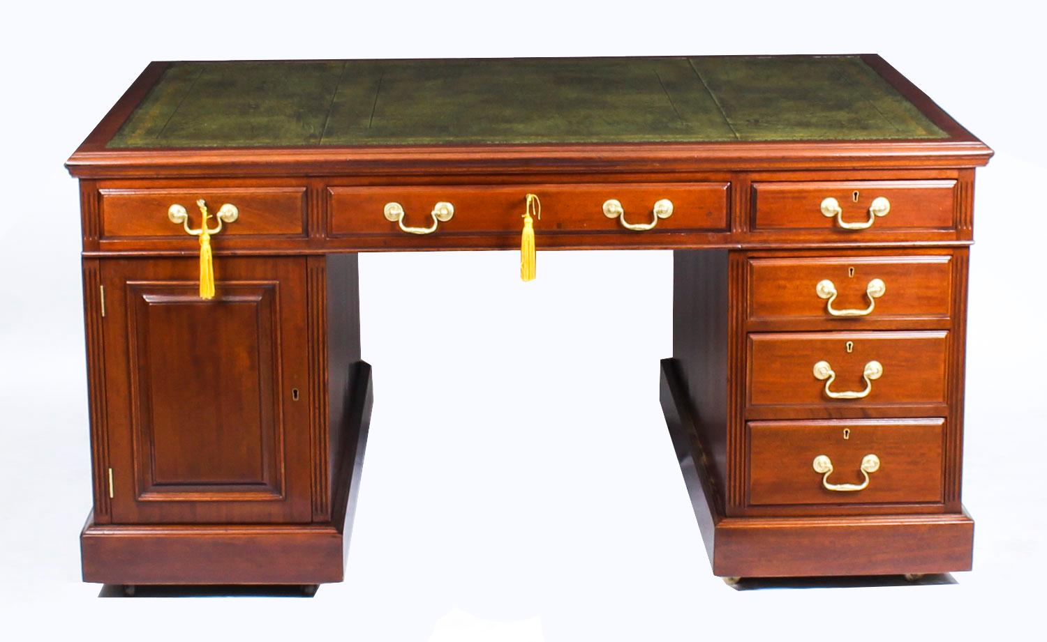 This is a wonderful antique late Victorian mahogany partners pedestal desk, circa 1880 in date.

The rectanglular top features a stunning inset green and gold tooled leather writing surface. This stunning desk is the same on each side.

Each side is