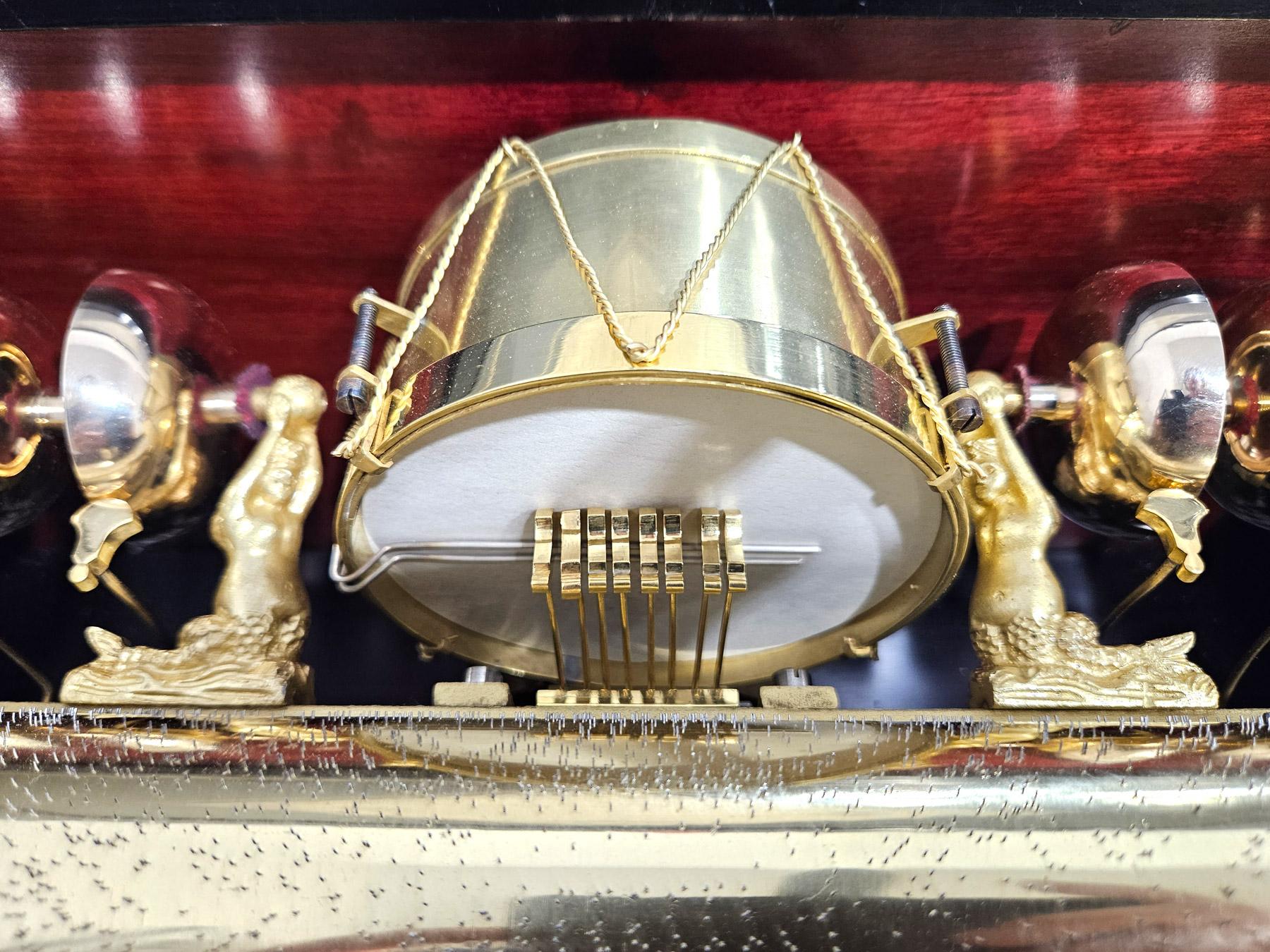 Fin du XIXe siècle Boîte à musique ancienne à 6 cloches et tambour de Charles Lecoultre, vers 1870 en vente