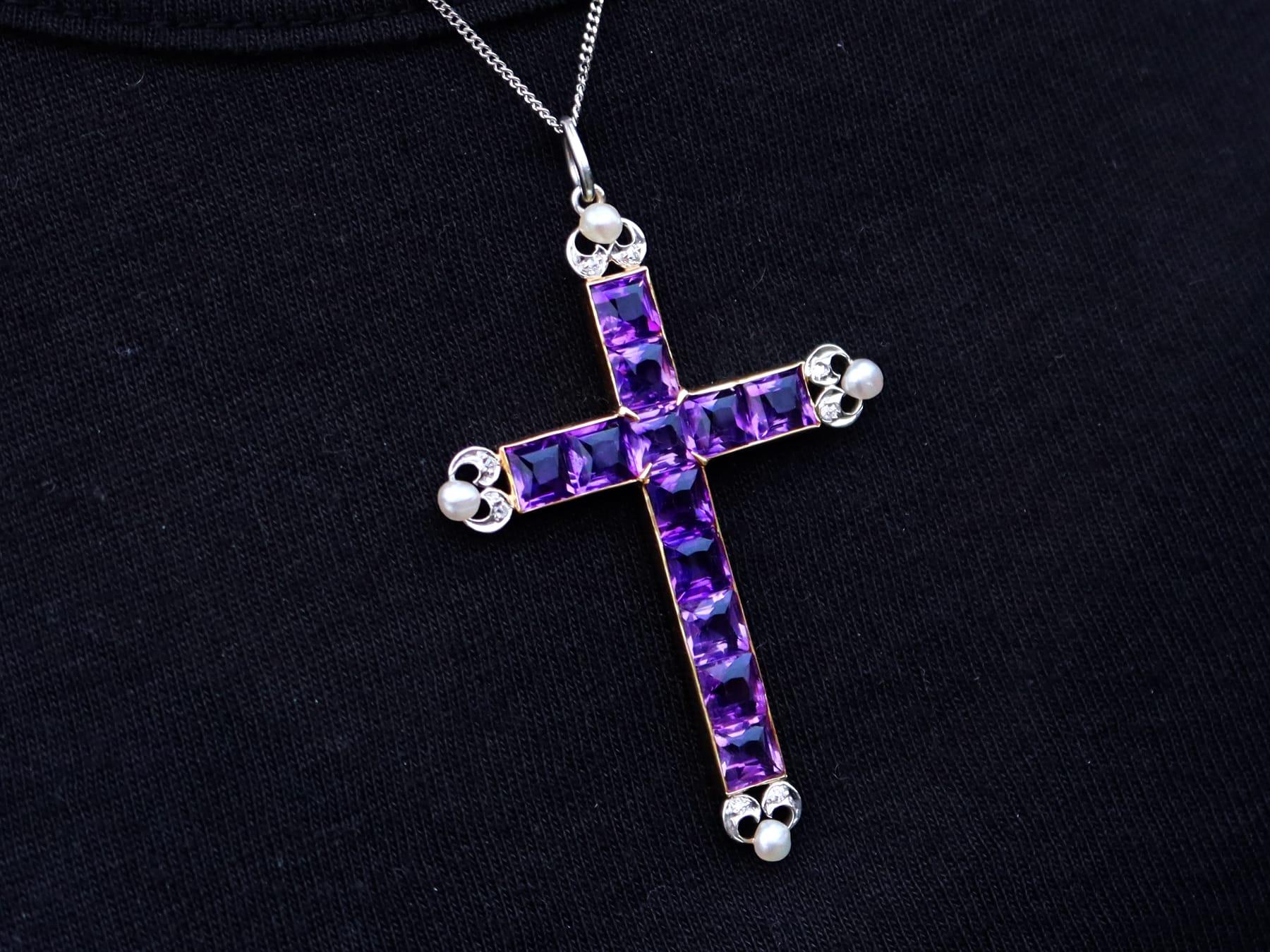 Antique 6 Carat Amethyst, Pearl and 18k Yellow Gold Cross Pendant Circa 1880 For Sale 2