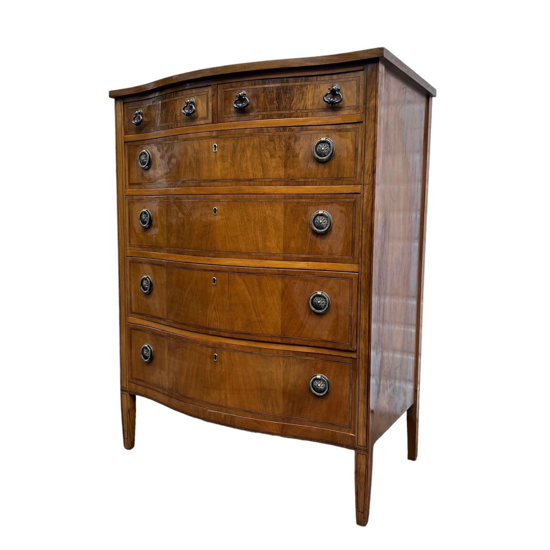 Mid-Century moderno Antico comò a 6 cassetti a coda di rondine in legno massiccio con impiallacciatura di radica in vendita
