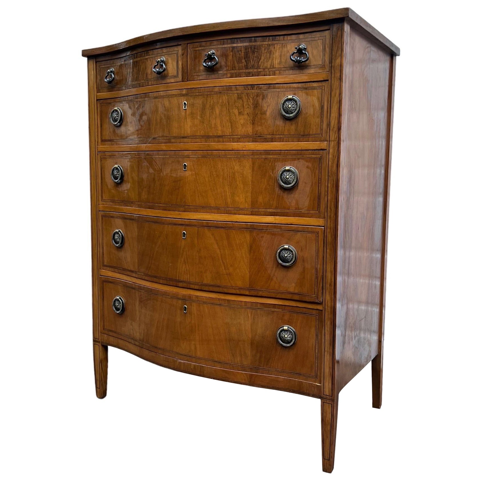 Commode antique 6 tiroirs en bois massif à queue d'aronde. Avec placage de loupe