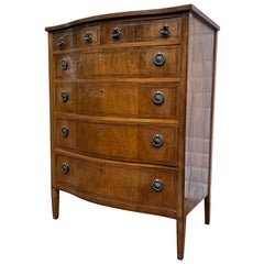 Commode antique 6 tiroirs en bois massif à queue d'aronde. Avec placage de loupe