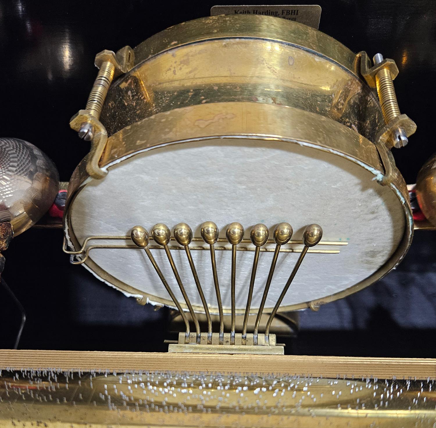 Boîte à musique ancienne à 6 tambours et cloches de George Bendon, vers 1880 Bon état à London, GB