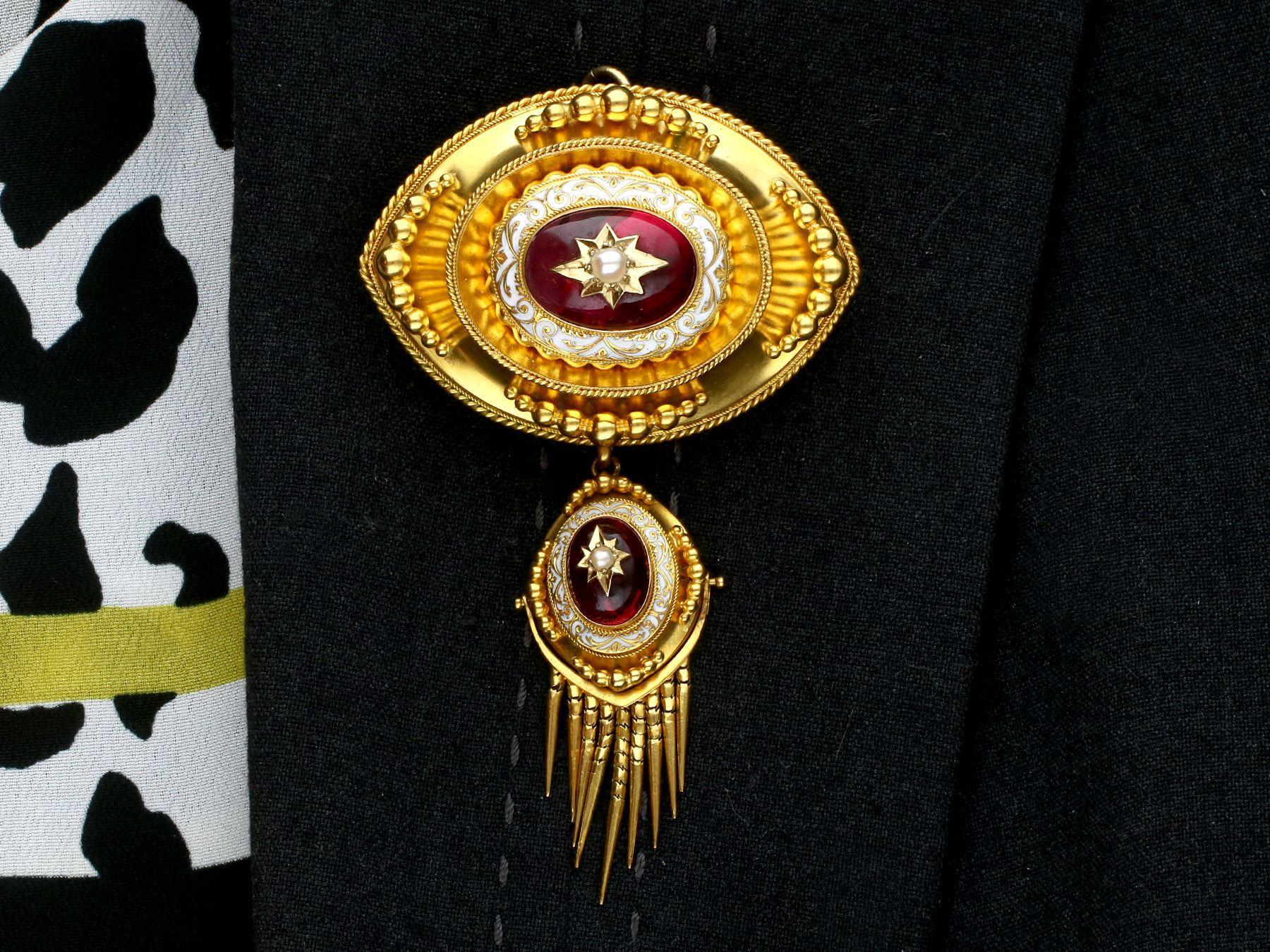 Antique 6.20 Carat Garnet Pearl and Enamel Yellow Gold Pendant / Brooch For Sale 6