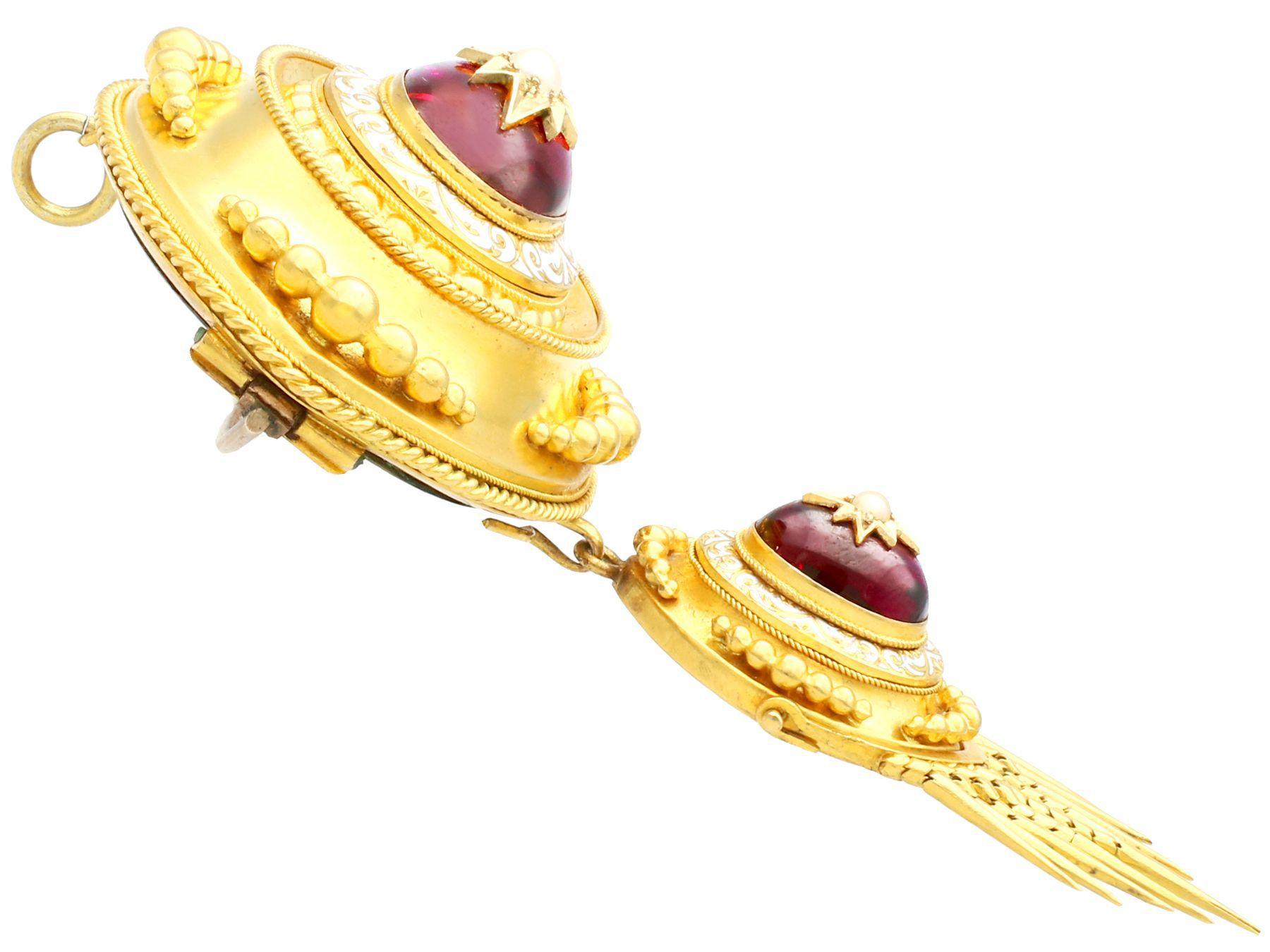 Antiker Gelbgold-Anhänger / Brosche mit 6,20 Karat Granat, Perle und Emaille für Damen oder Herren im Angebot