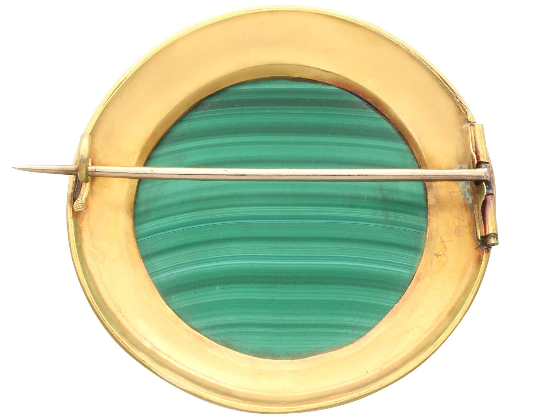 Antiguo broche de malaquita de 63,20 quilates y oro amarillo de 18 quilates Circa 1890 en venta 3