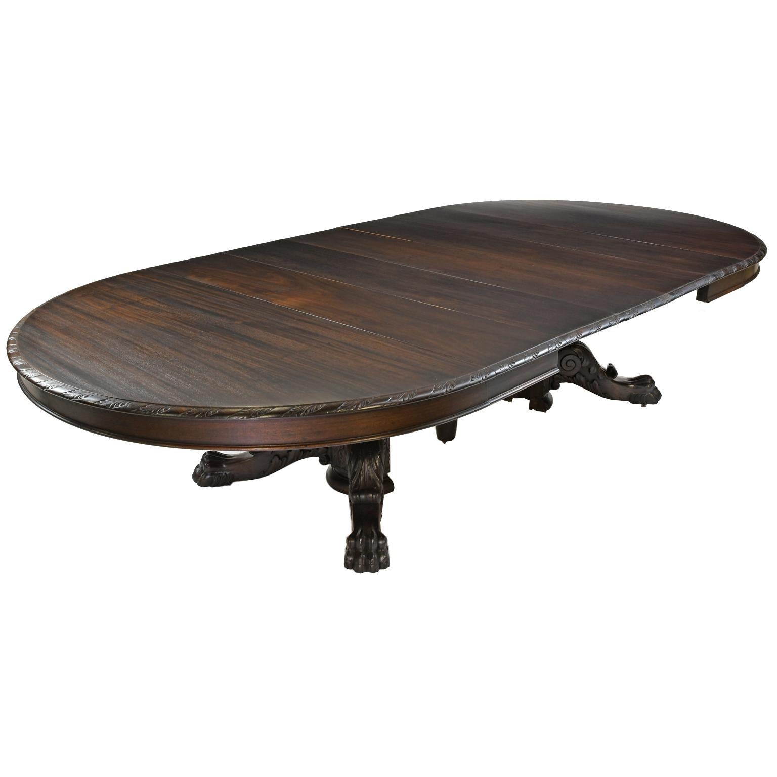 Table de salle à manger ronde de 66 pouces avec piédestal central s'ouvrant sur 12 pouces, vers 1880 en vente 11