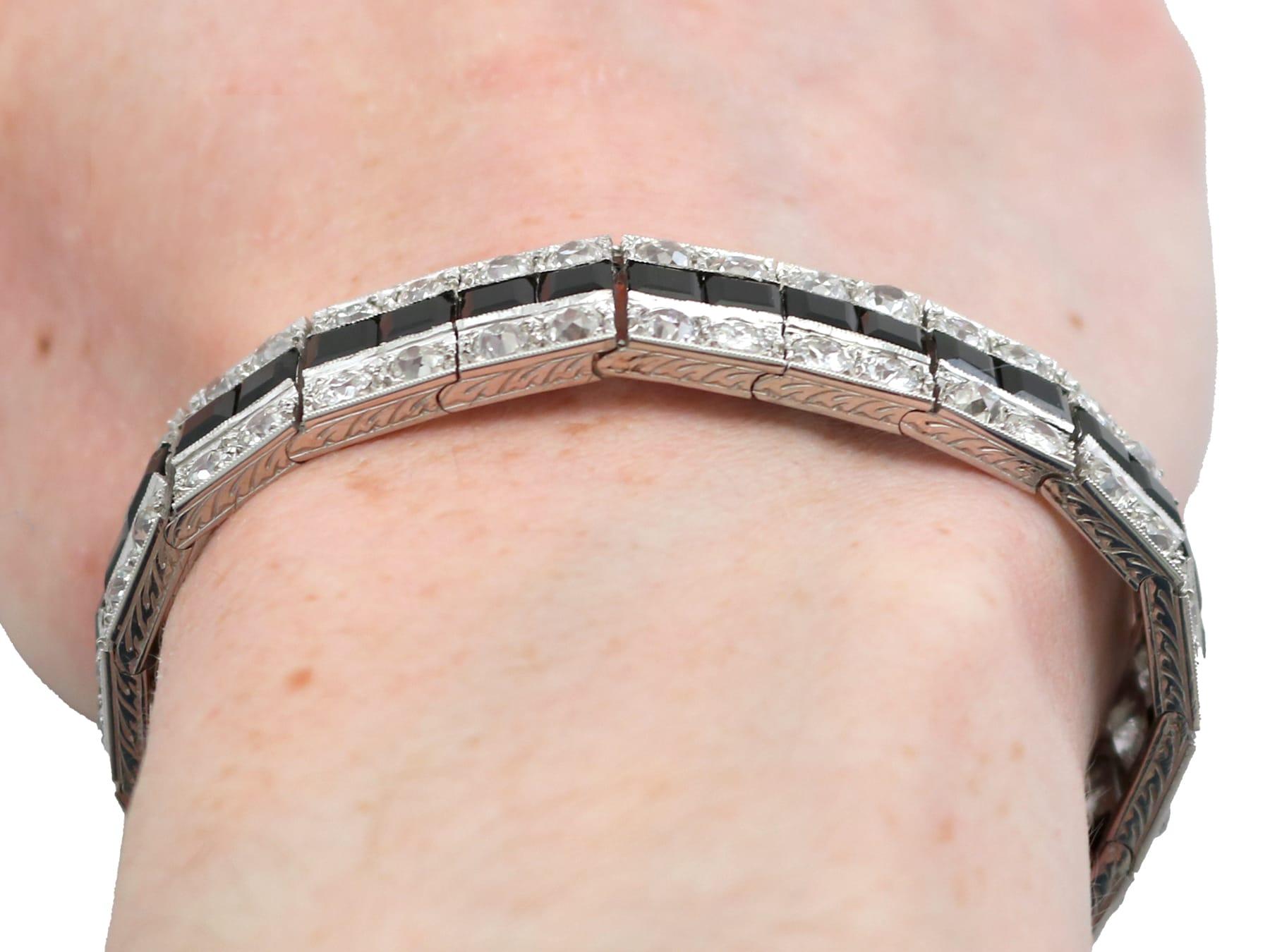 Pulsera antigua de ónice de 6,84 quilates, diamantes de 15,40 quilates y platino Circa 1920 en venta 8