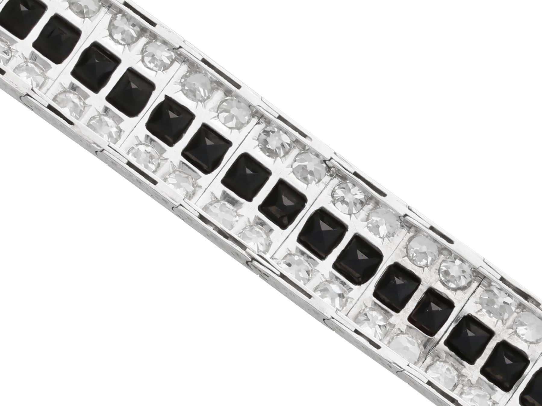 Femenino o masculino Pulsera antigua de ónice de 6,84 quilates, diamantes de 15,40 quilates y platino Circa 1920 en venta