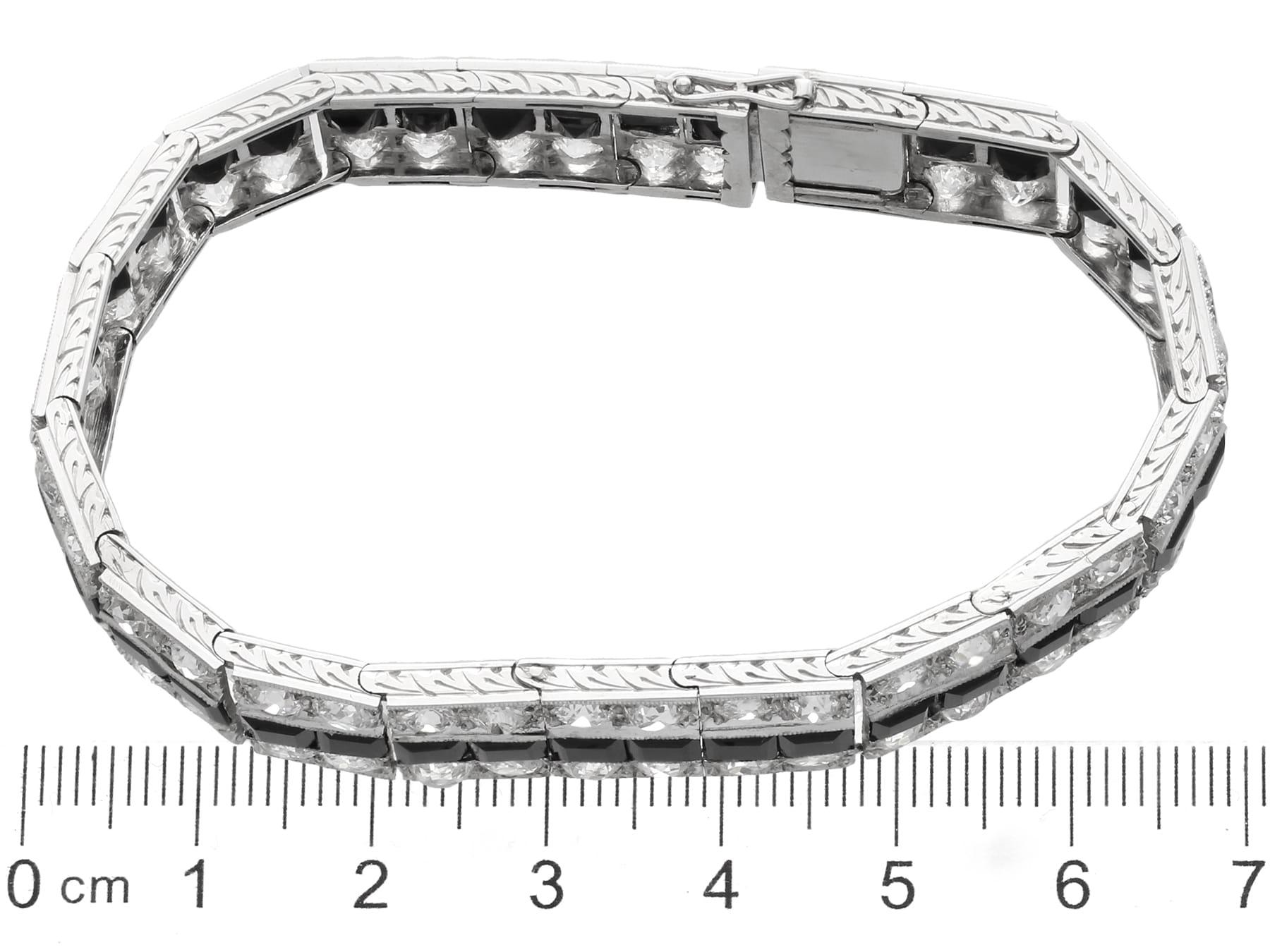 Pulsera antigua de ónice de 6,84 quilates, diamantes de 15,40 quilates y platino Circa 1920 en venta 3