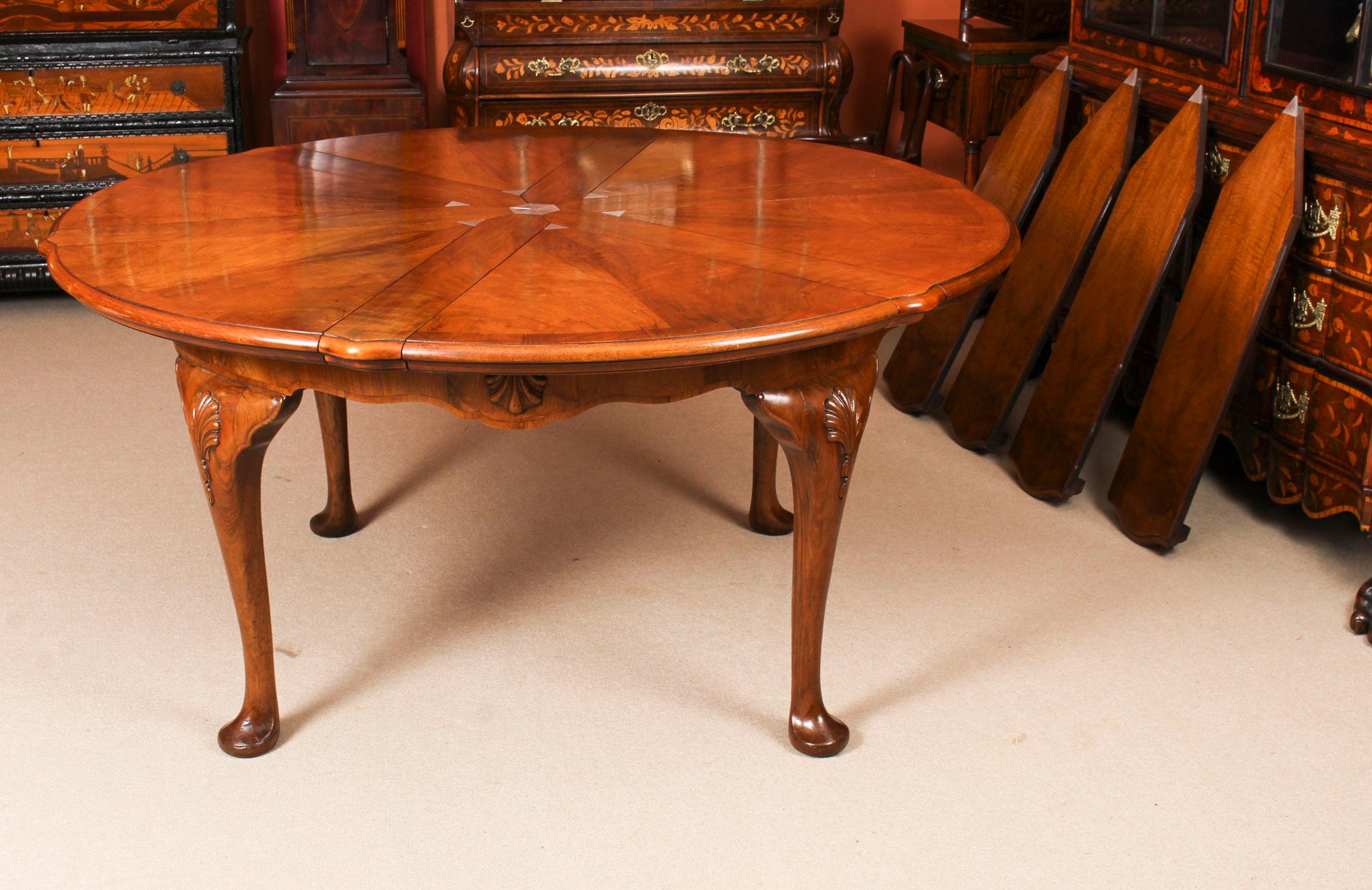 Antique Walnut Jupe Action Dining Table by Gillows, Late 19th Century 7