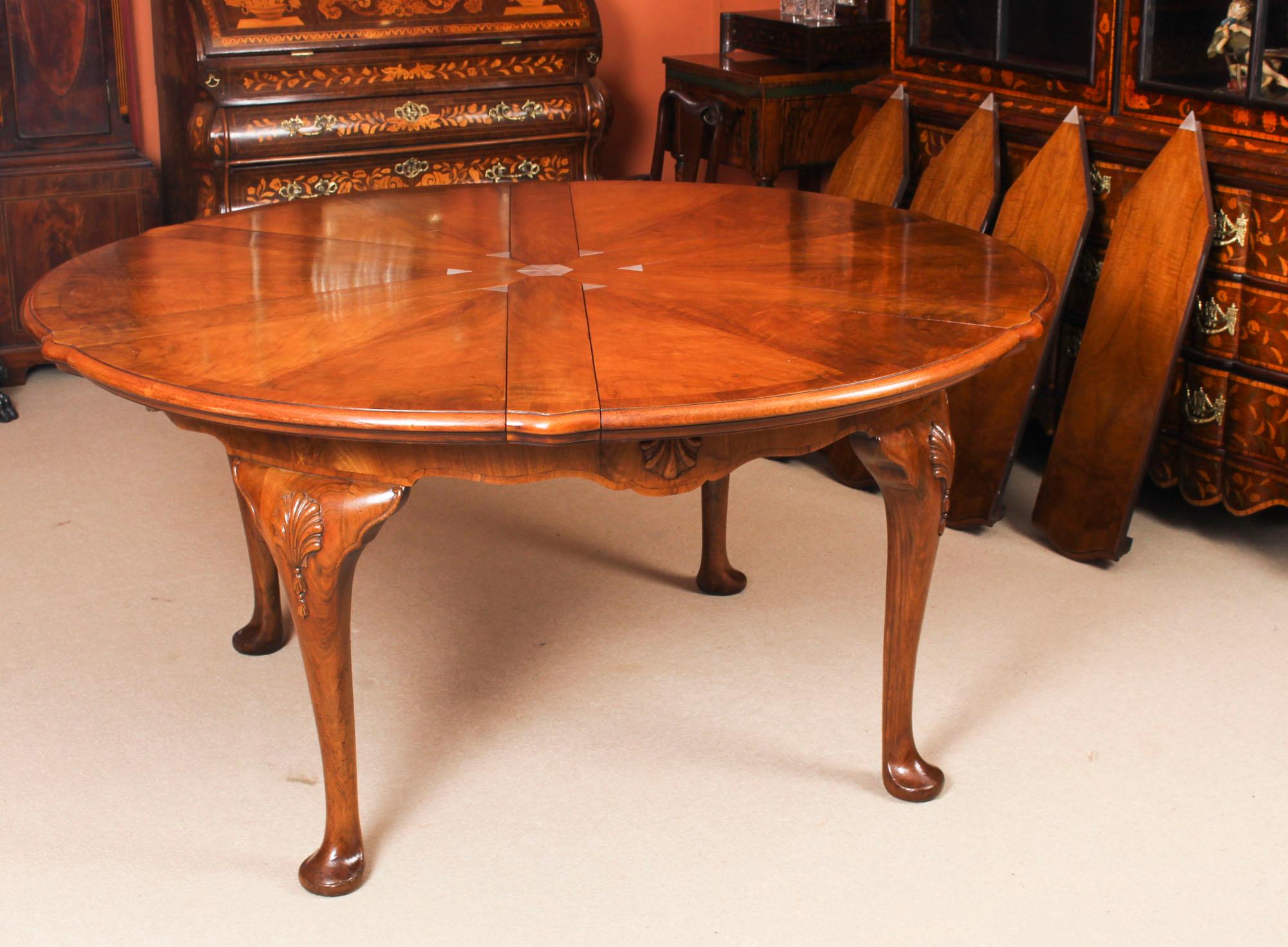 Antique Walnut Jupe Action Dining Table by Gillows, Late 19th Century 8