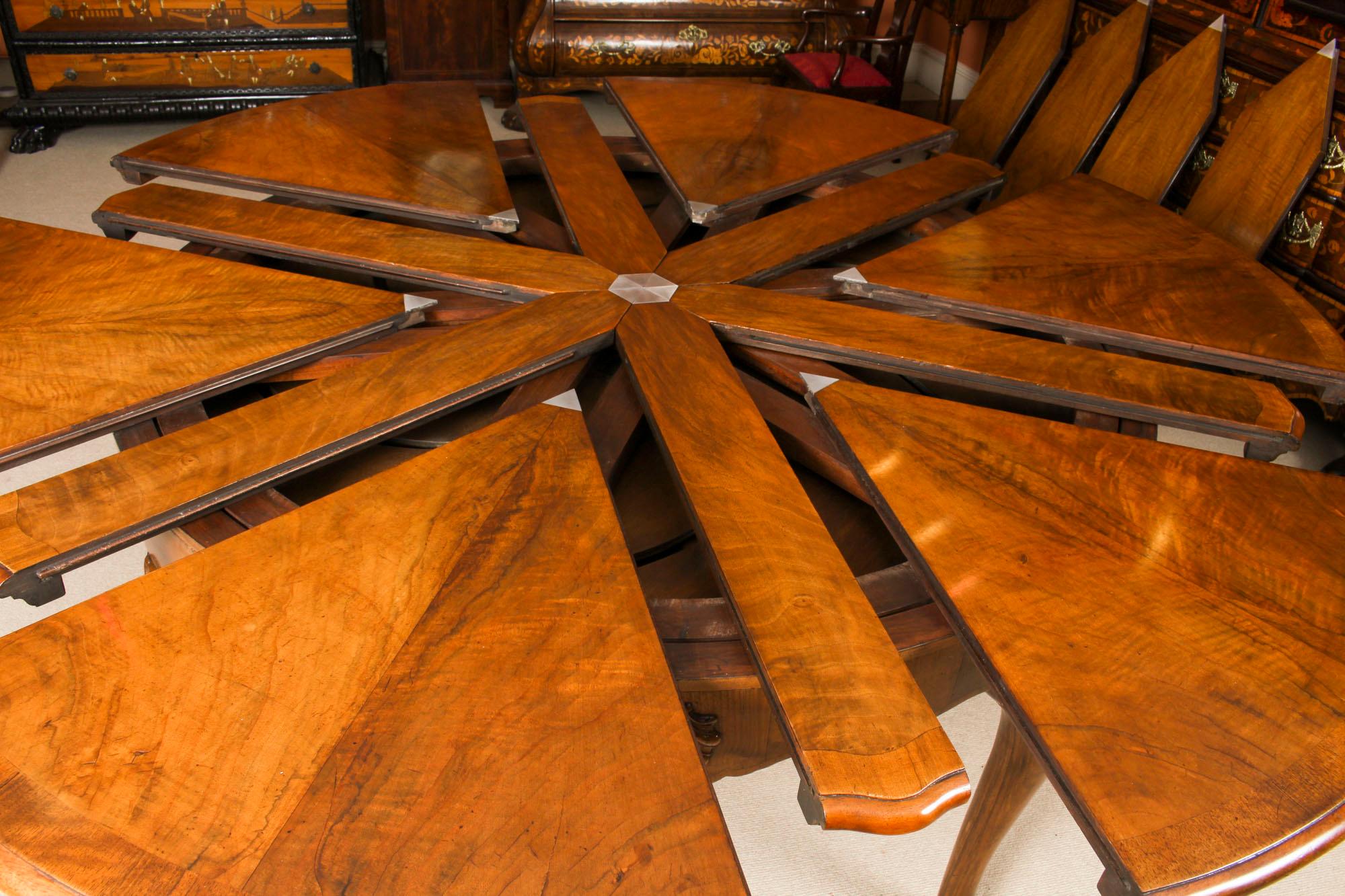Antique Walnut Jupe Action Dining Table by Gillows, Late 19th Century 9
