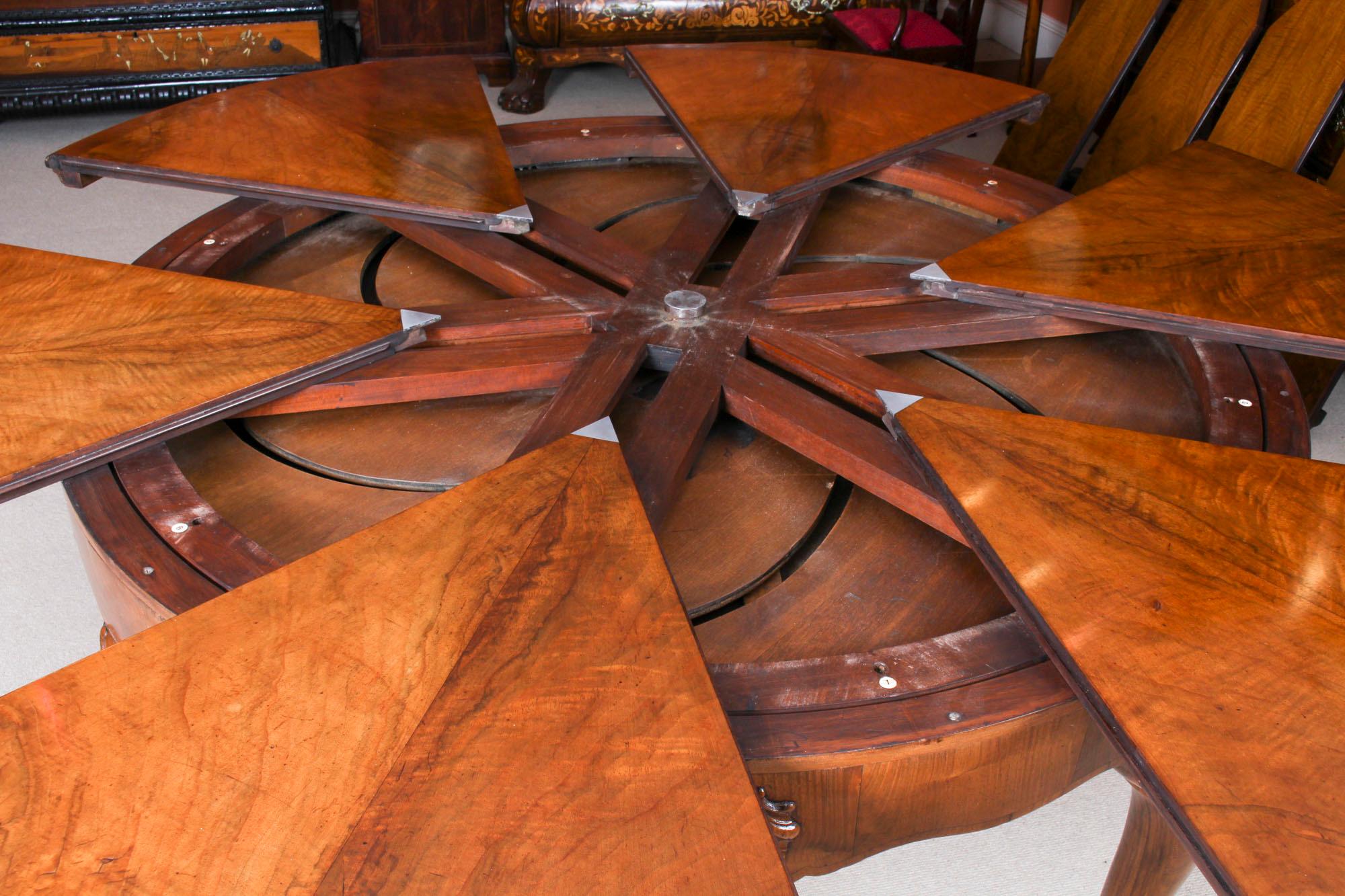 Antique Walnut Jupe Action Dining Table by Gillows, Late 19th Century 12