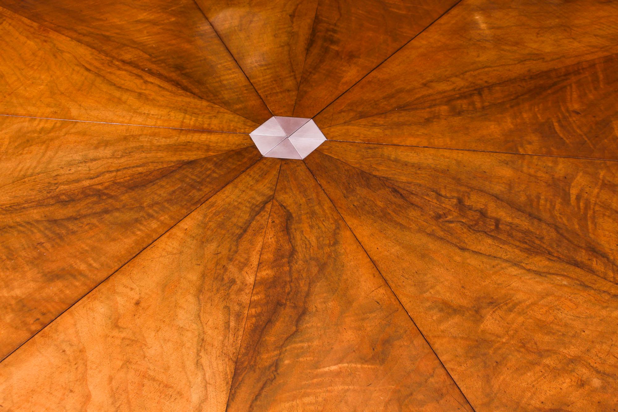 Antique Walnut Jupe Action Dining Table by Gillows, Late 19th Century 2