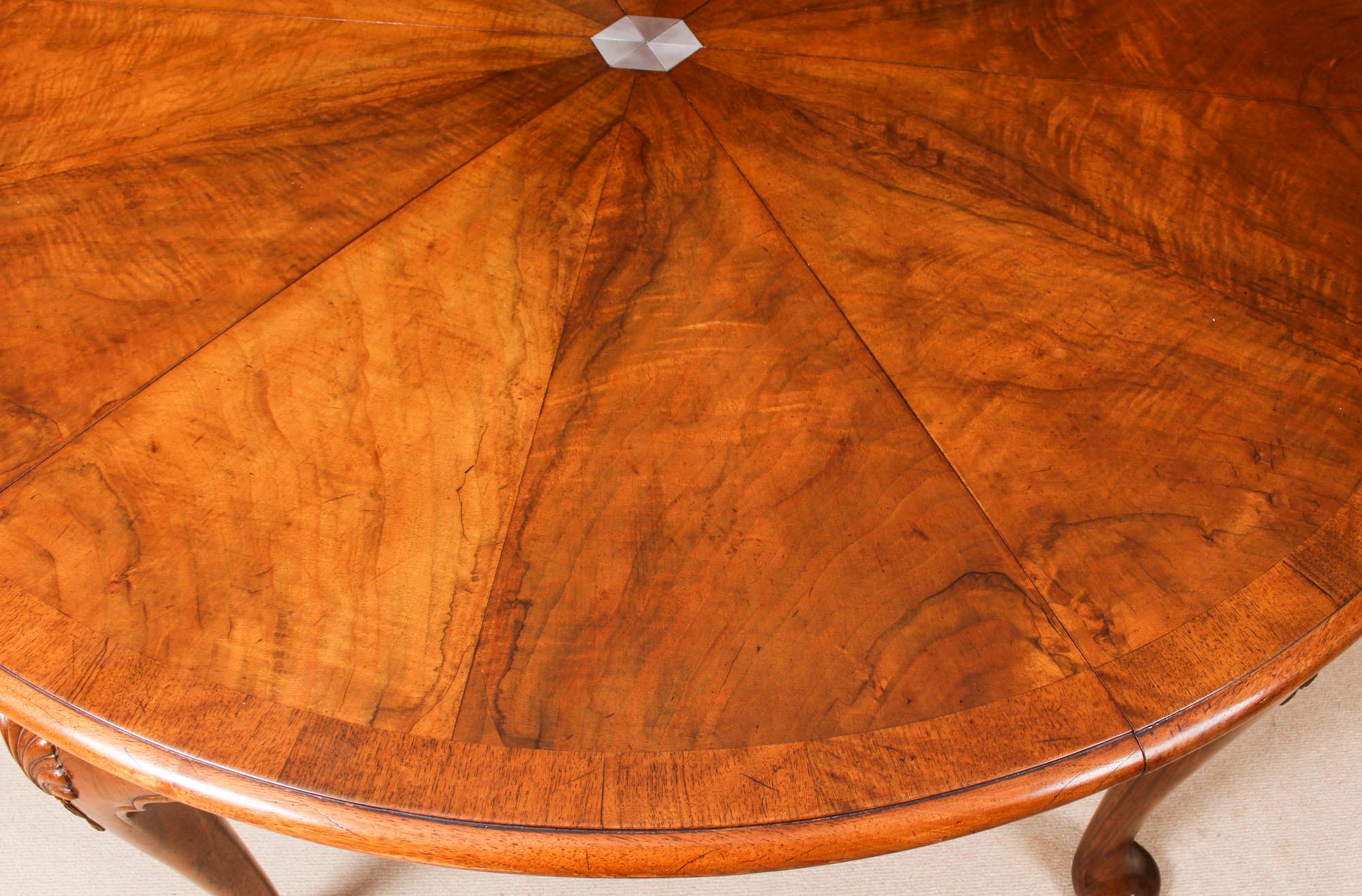 Antique Walnut Jupe Action Dining Table by Gillows, Late 19th Century 3