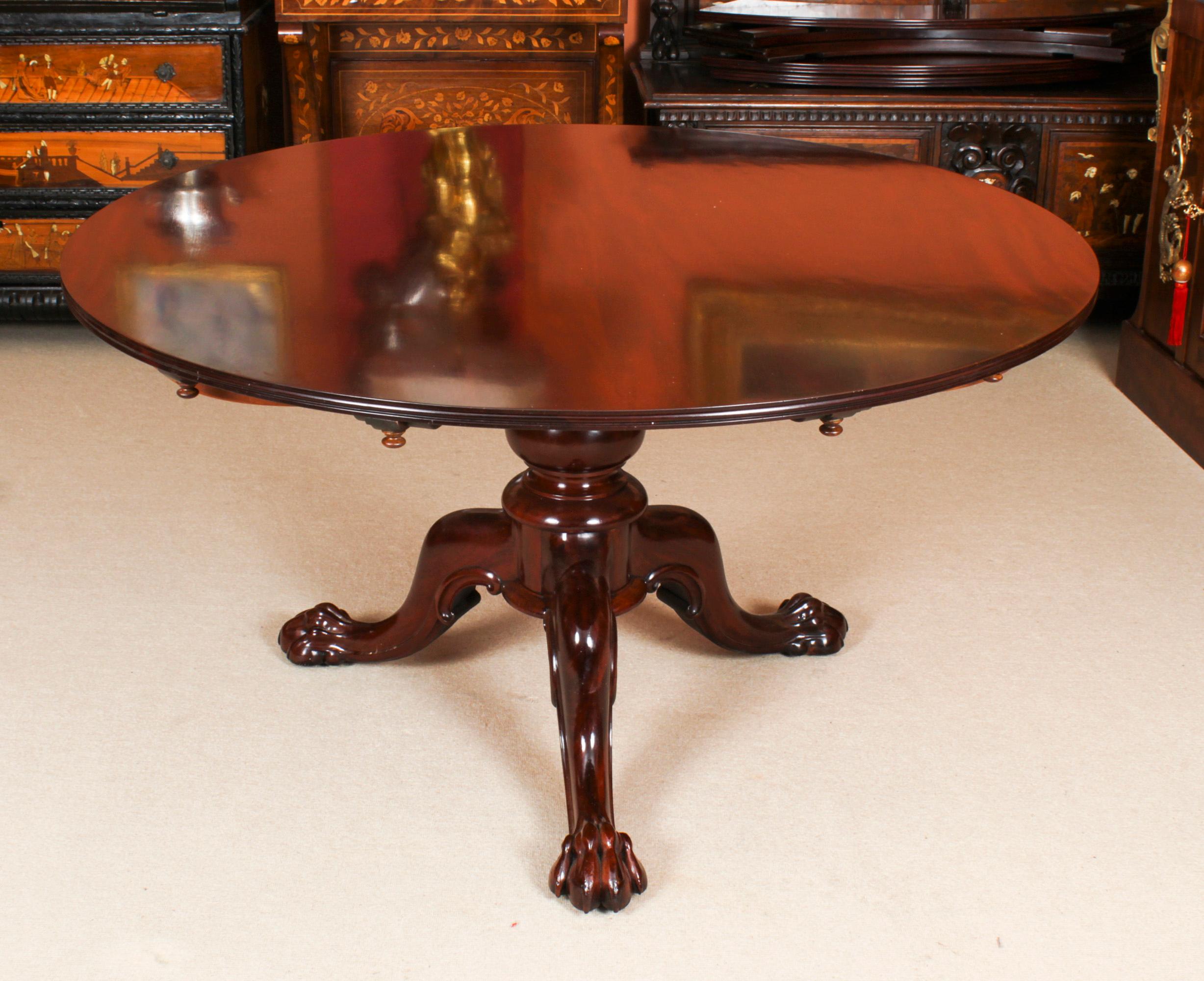 This is a beautiful antique William IV flame mahogany circular extending dining table attributed to Gillows and dating from Circa 1835.
 
In the manner of Gillows, the circular reeded top has five outer leaves that can be added or removed as
