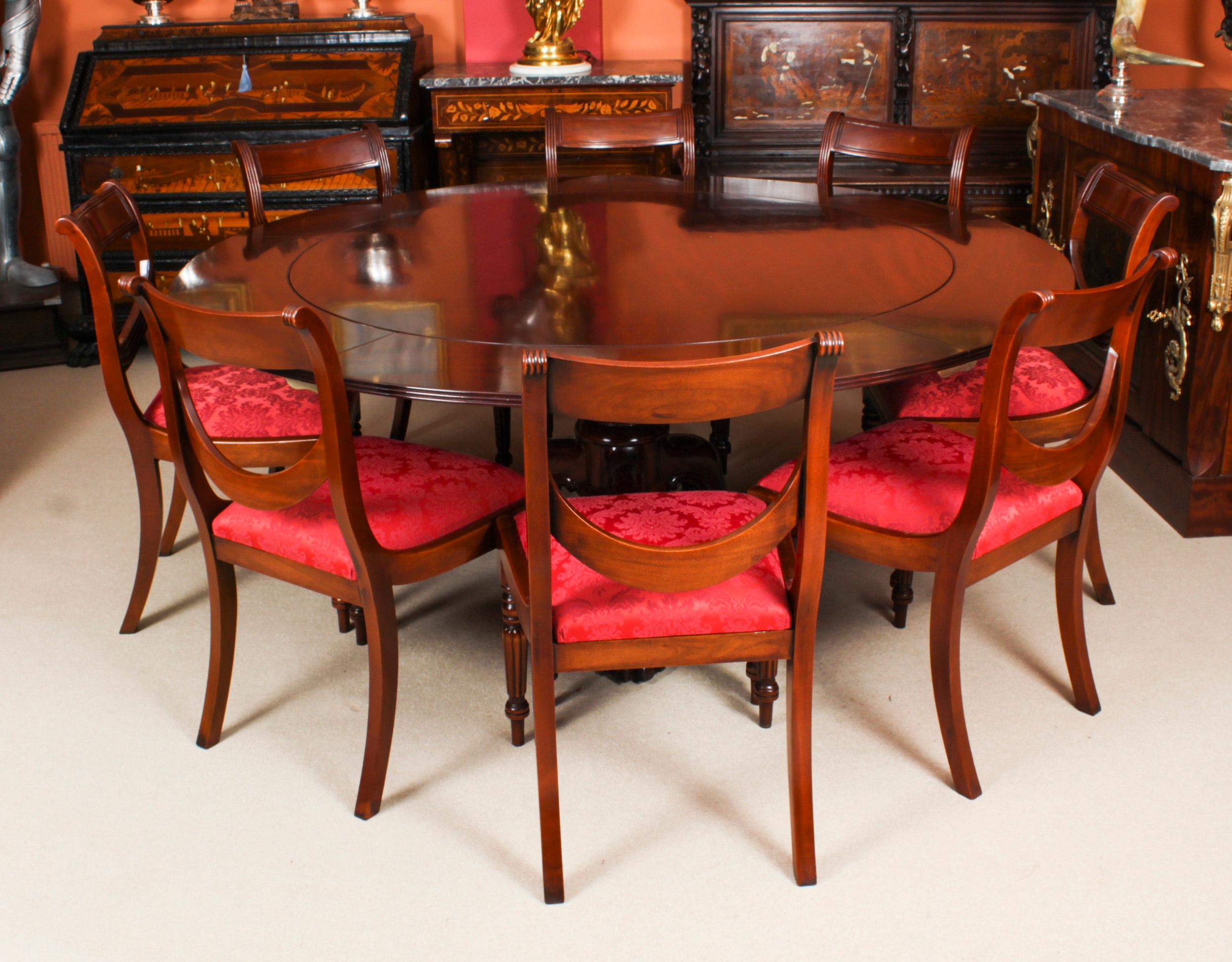 English Antique Flame Mahogany Gillows Dining Table 19th Century