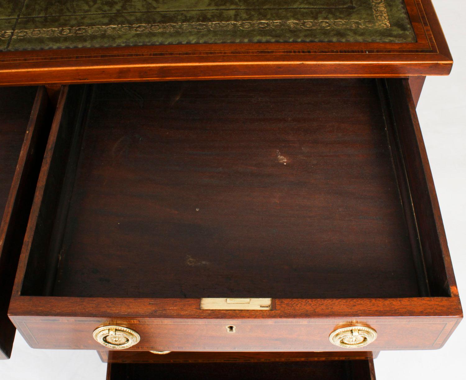 Antiker 6ft George III.-Mahagoni-Schreibtisch mit gekreuzten Partnern aus dem 19. Jahrhundert im Angebot 9