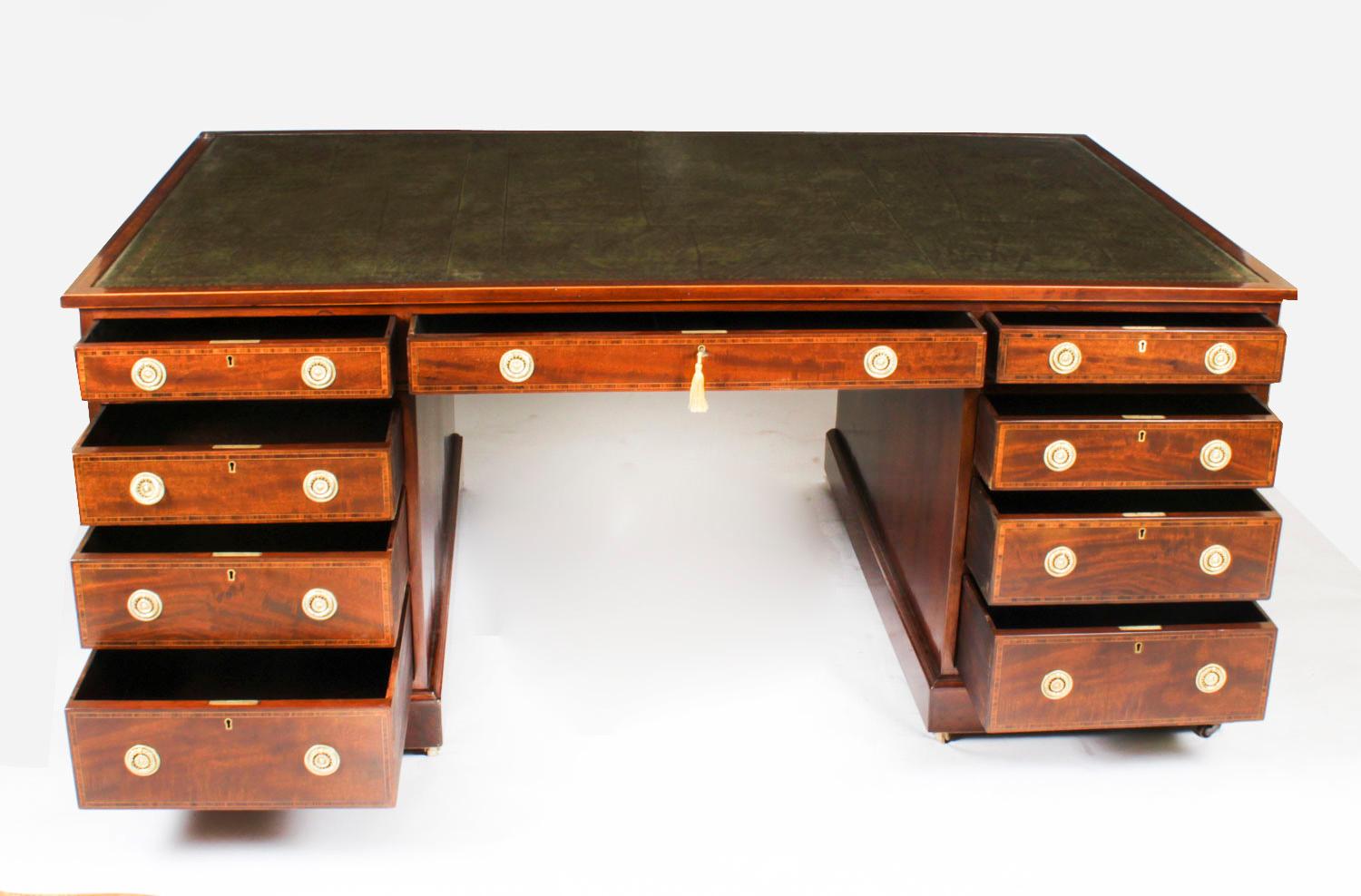 Antique 6ft George III Mahogany Crossbanded Partners Pedestal Desk 19th Century For Sale 10