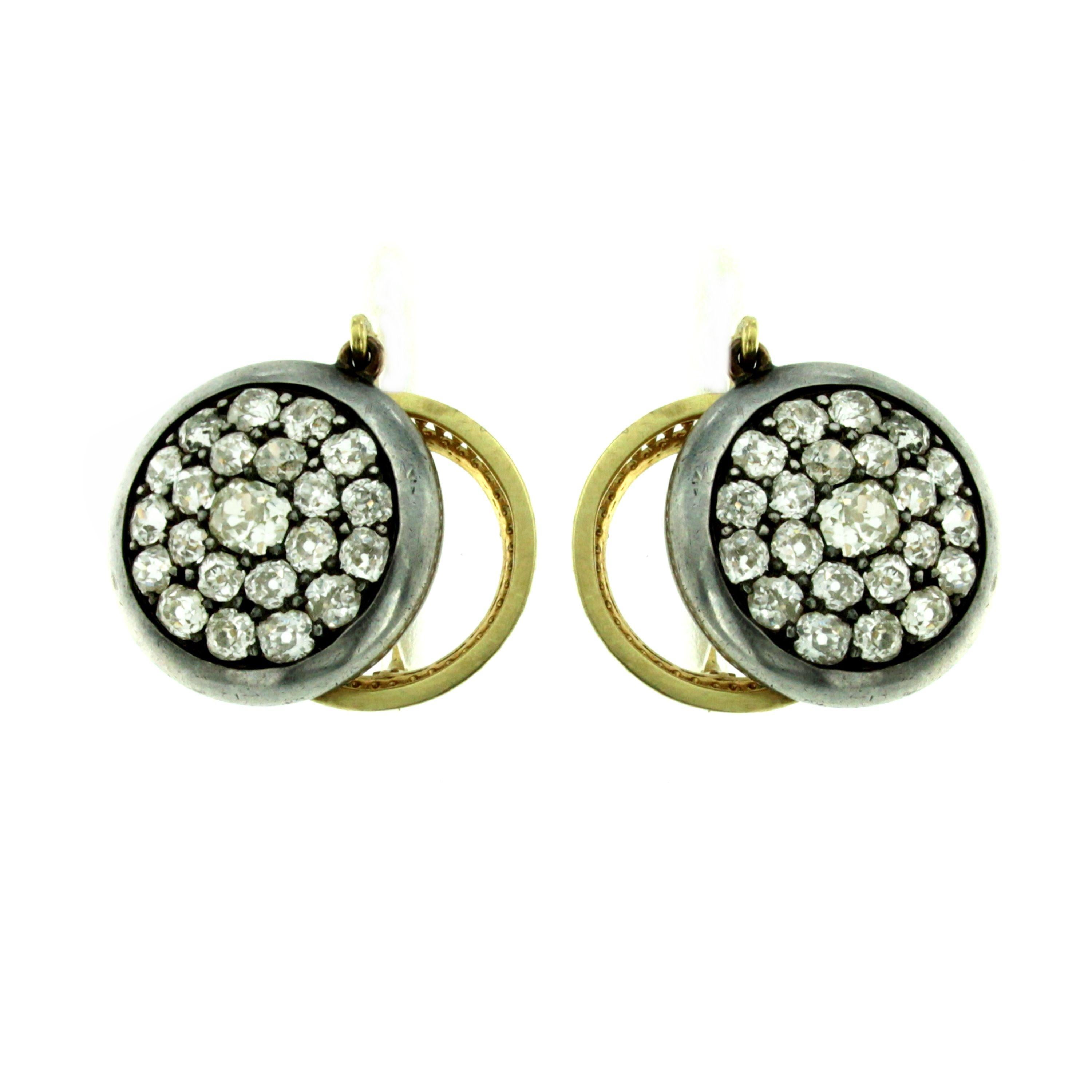 Stunning unusual antique cluster earrings, in excellent conditions.
They are hand crafted in 18k yellow gold and silver, set with 7.00 carats of Sparkling and Large Old mine cut Diamonds, graded H/I/J color Vs clarity.
The front of the earring is