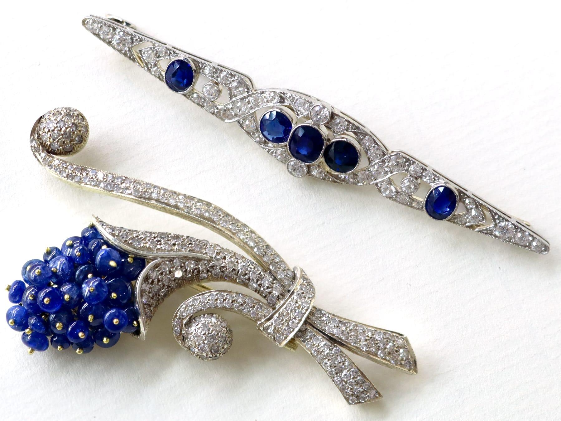 Cabochon Antique 7.20 Carat Sapphire 2.91 Carat Diamond 15k Yellow Gold Brooch Circa 1920 For Sale