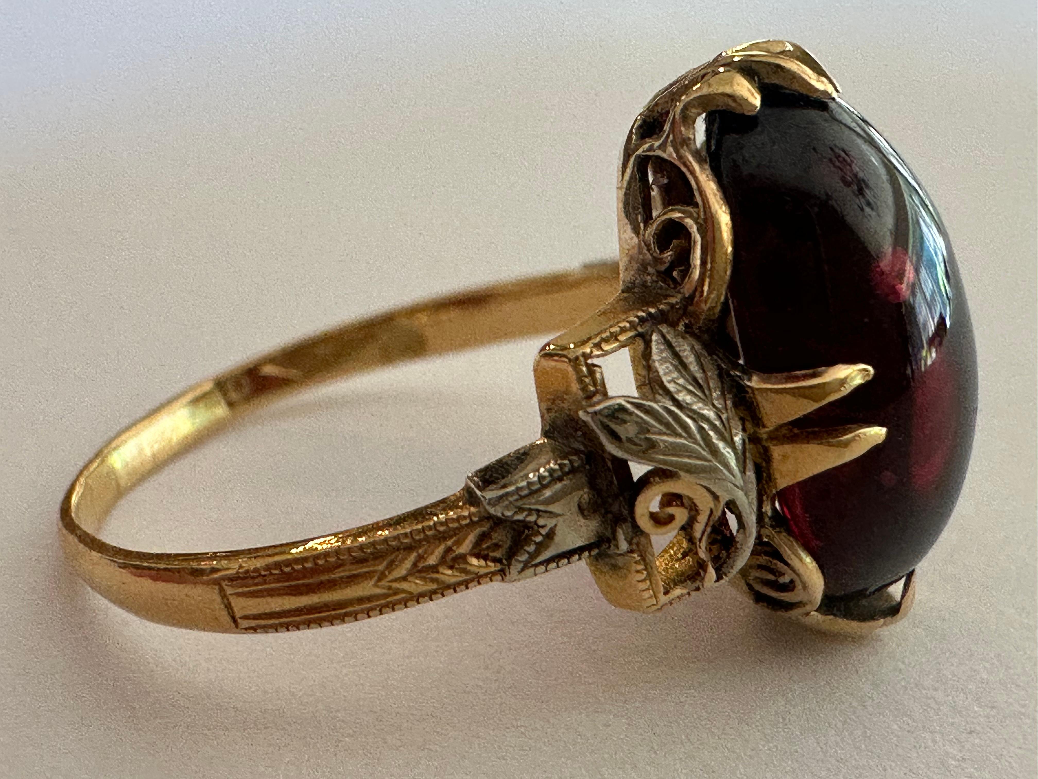 Taille cabochon Bague dôme antique en grenat tanzanien cabochon rouge de 7,63 carats en vente