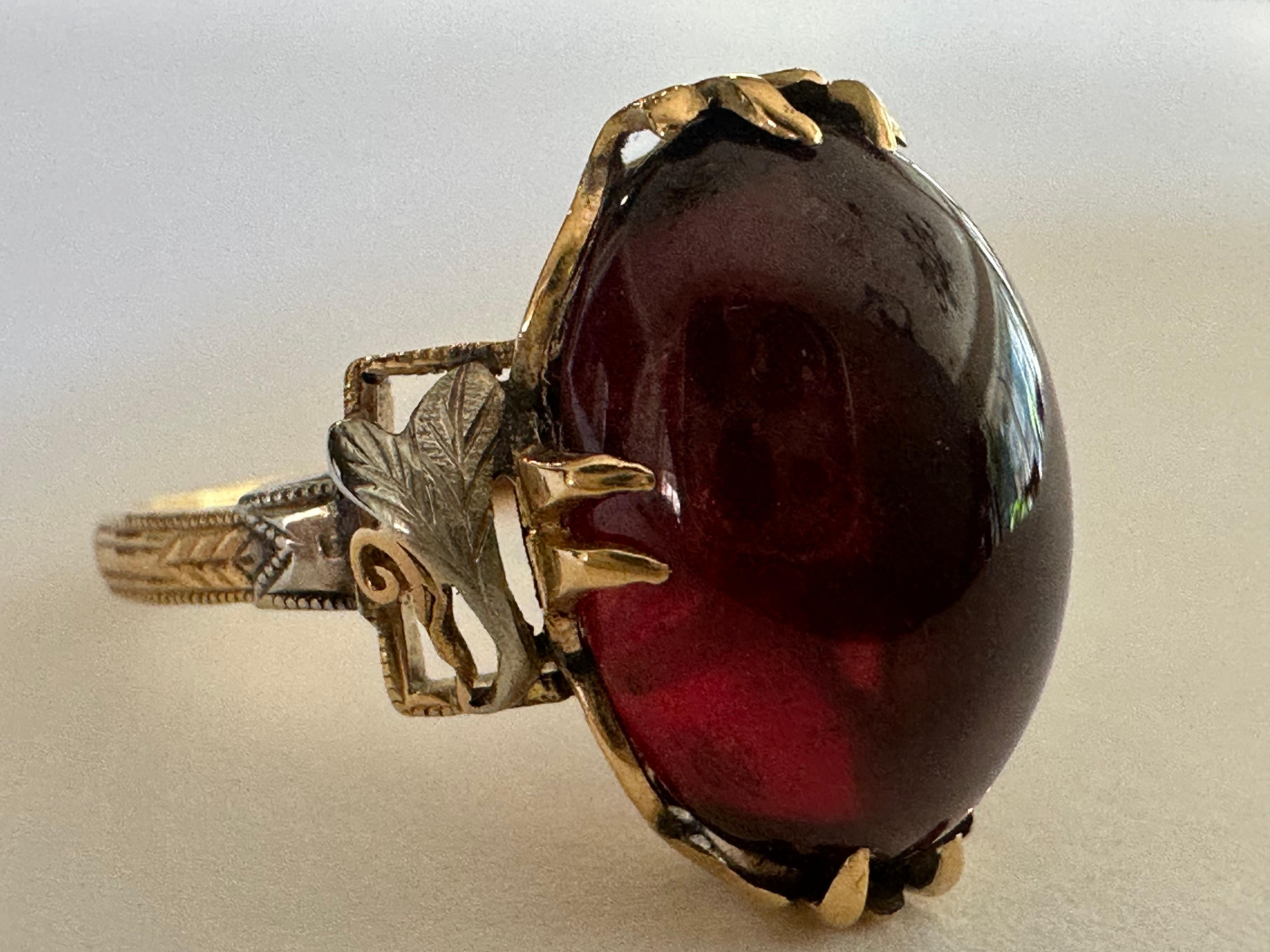 Bague dôme antique en grenat tanzanien cabochon rouge de 7,63 carats Bon état - En vente à Denver, CO