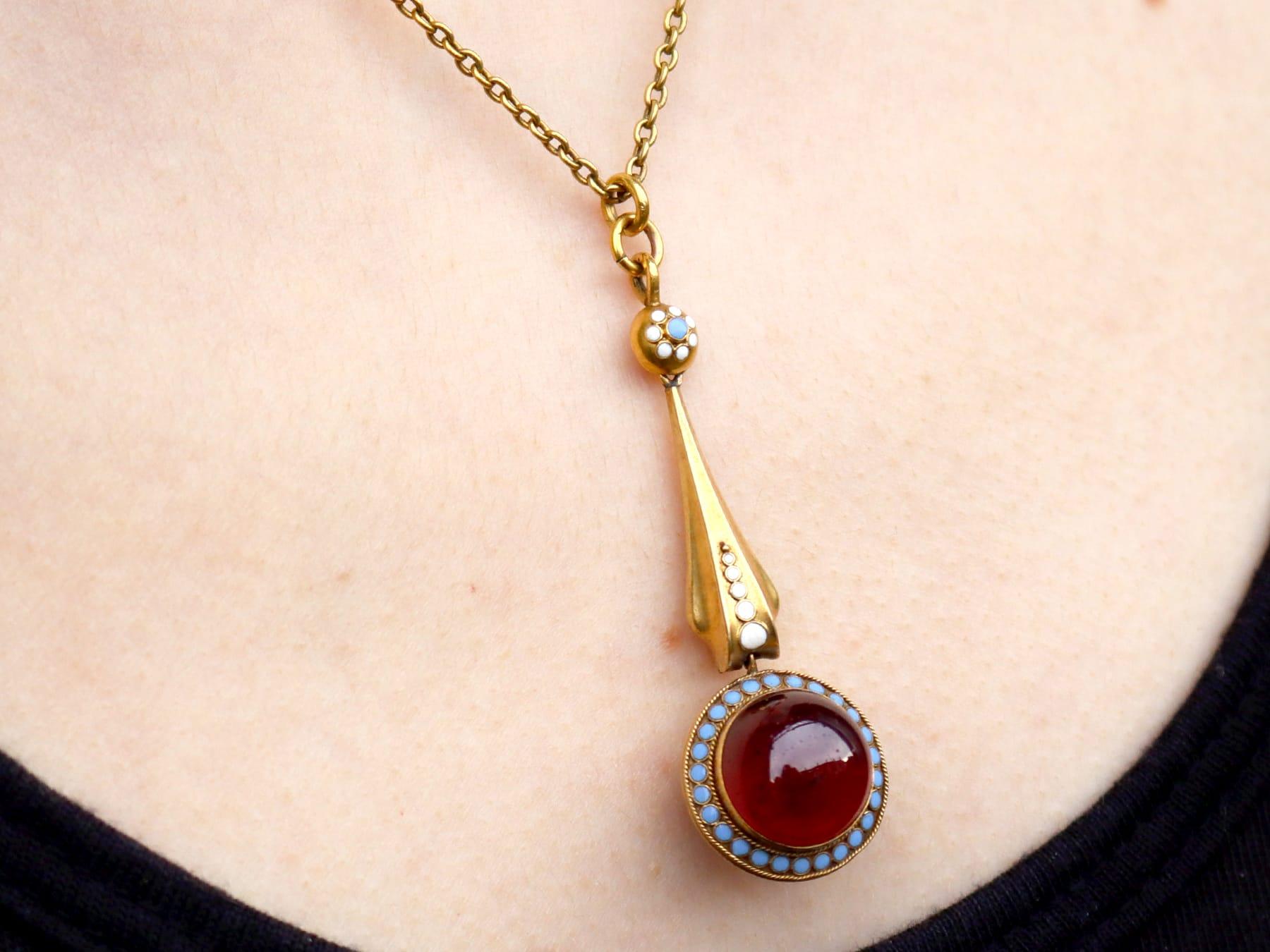 Pendentif ancien en or jaune 18 carats, grenat et émail de 7,90 carats, c. 1880 en vente 6